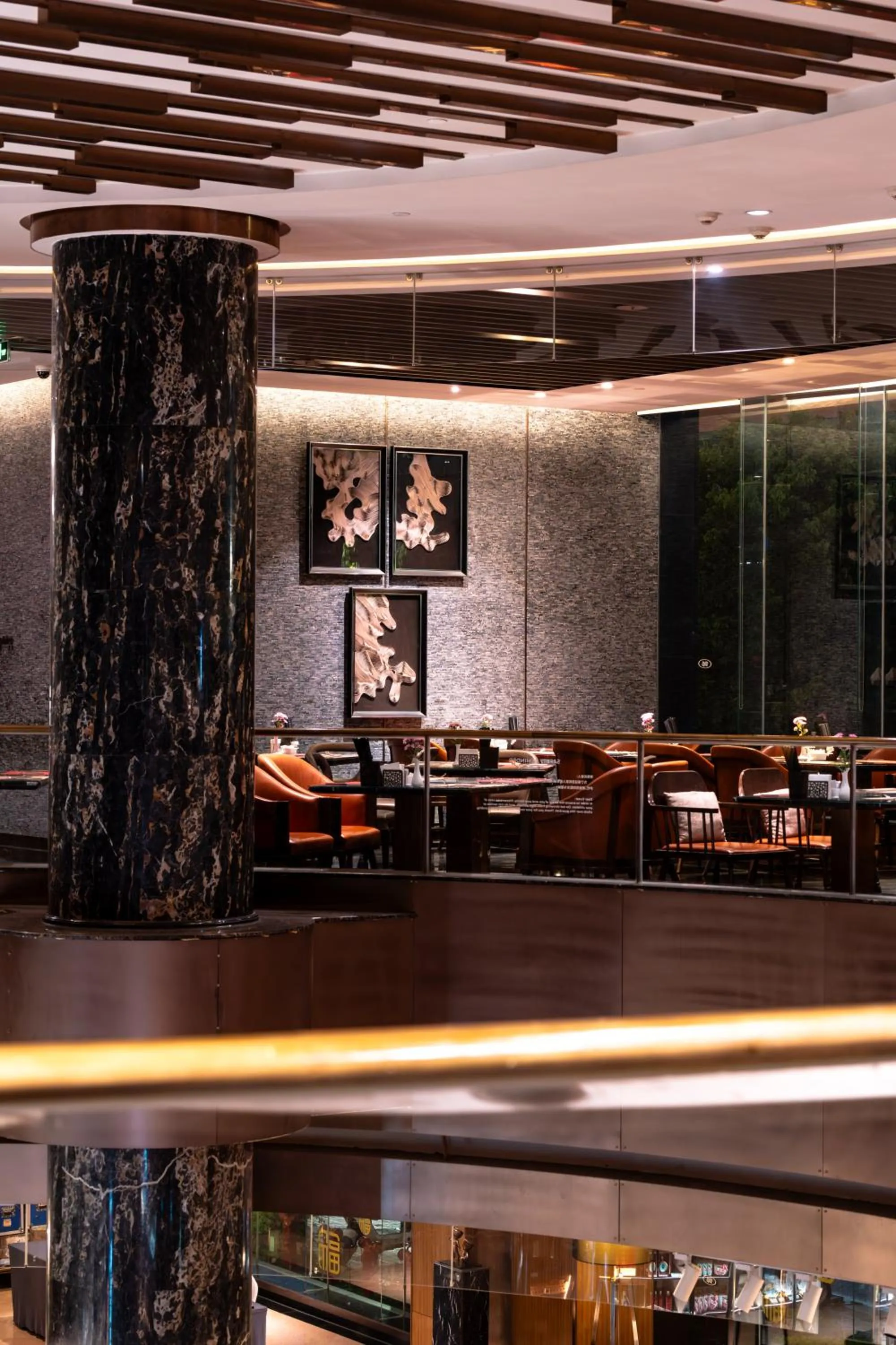 Restaurant/places to eat in Crowne Plaza Kunming City Centre by IHG