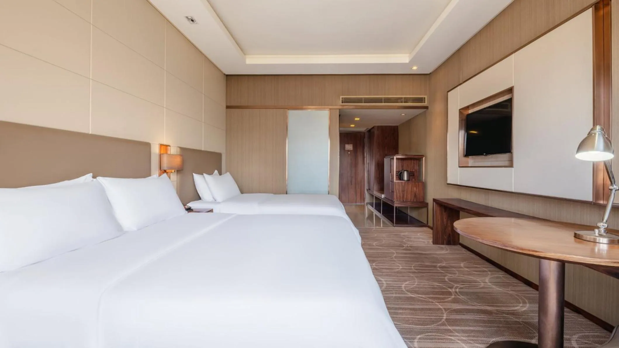 Photo of the whole room, Bed in Crowne Plaza Kunming City Centre by IHG