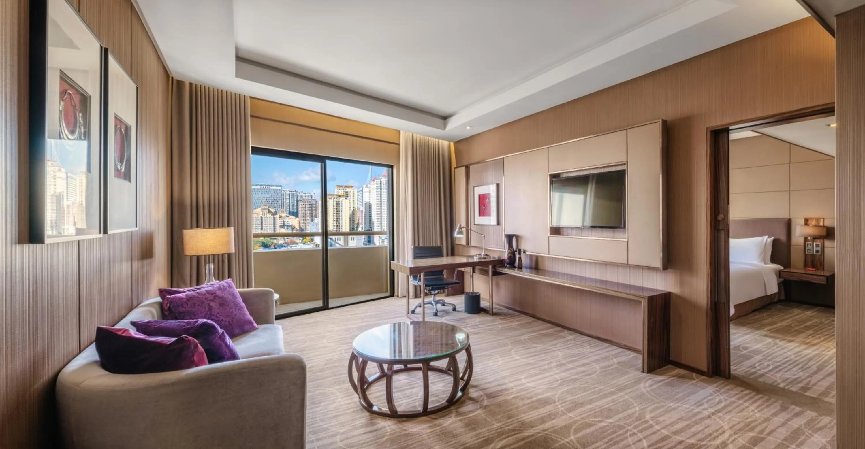 Living room, Bed in Crowne Plaza Kunming City Centre by IHG