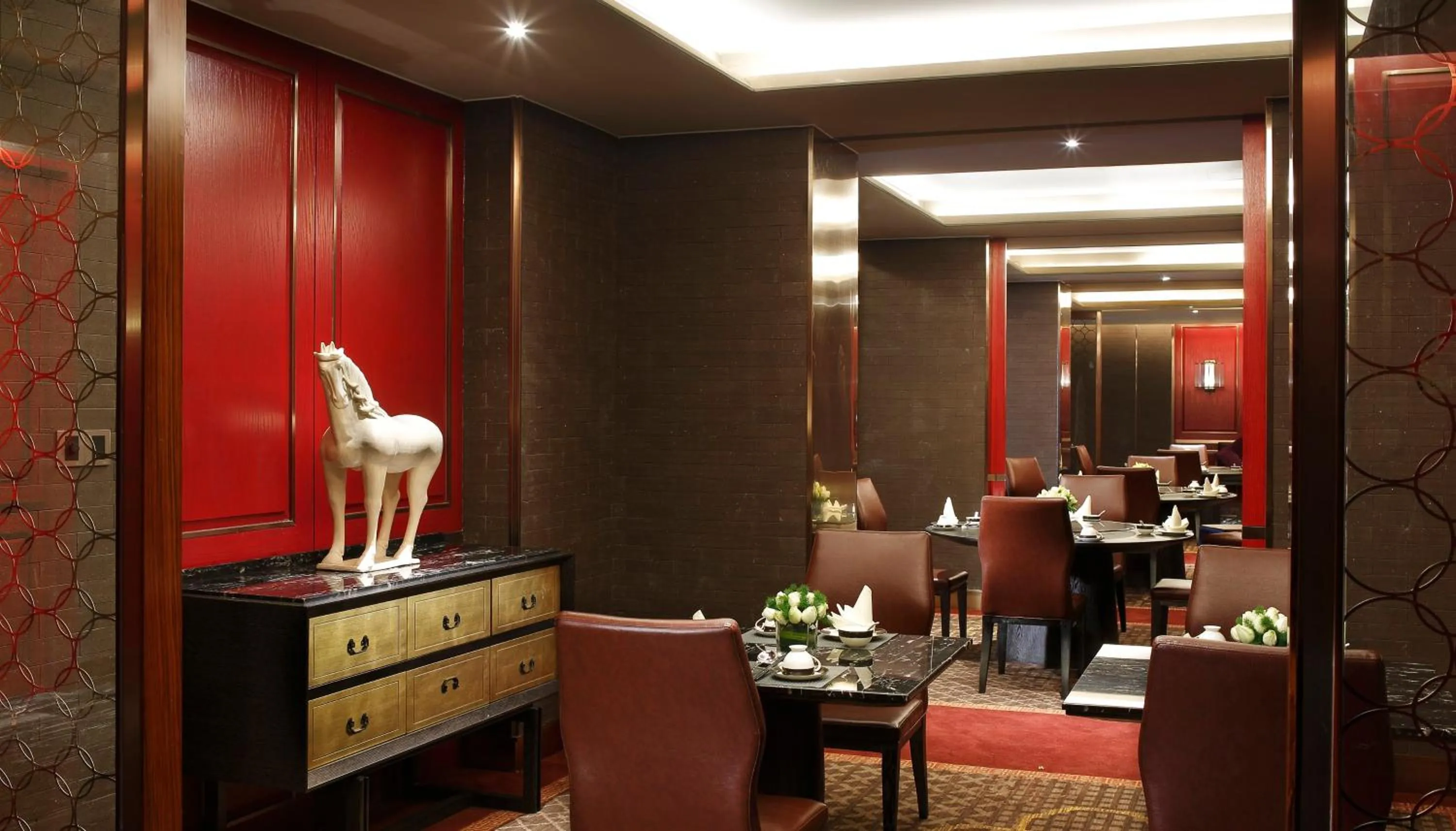 Restaurant/places to eat in Crowne Plaza Kunming City Centre by IHG