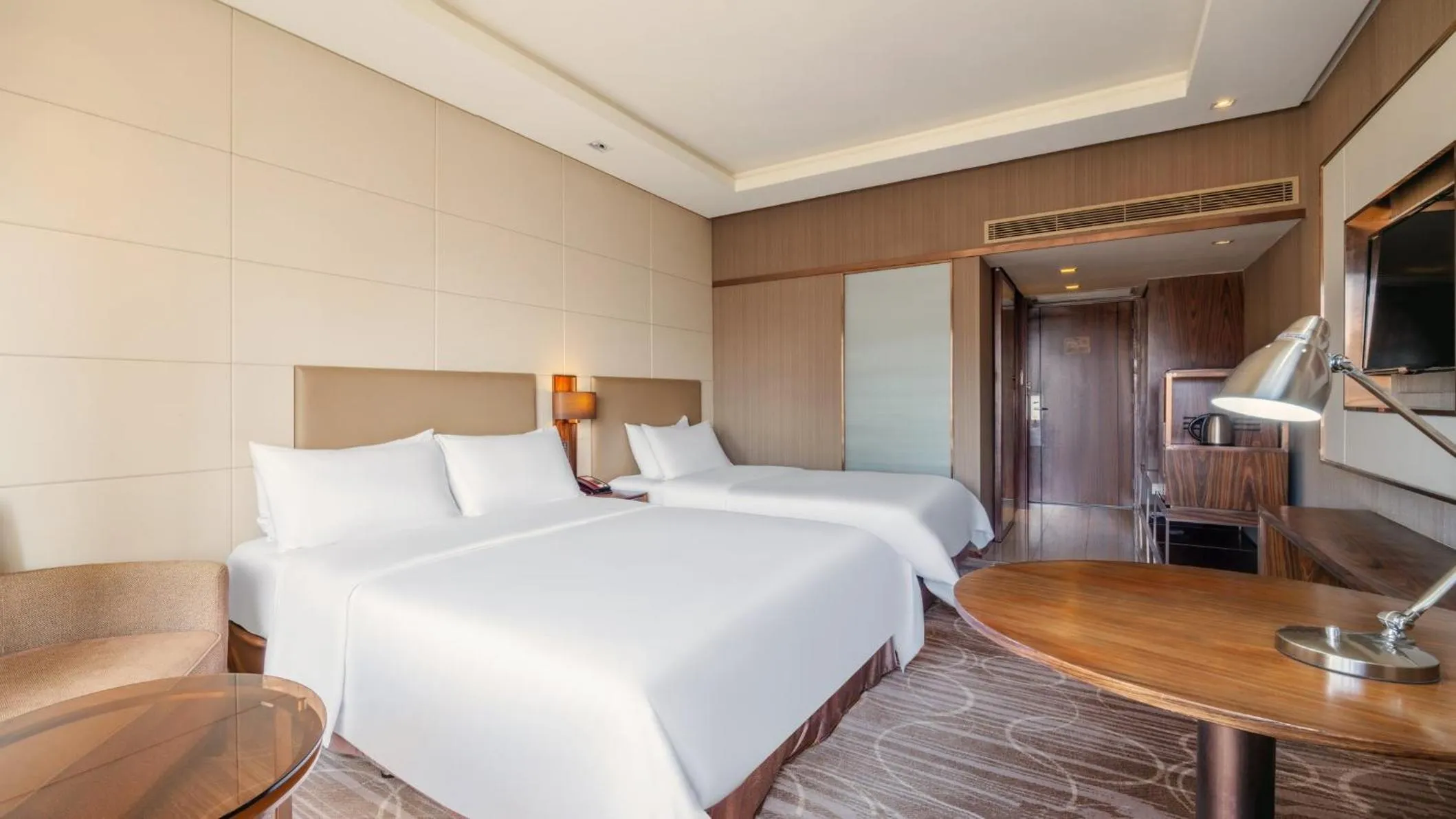 Photo of the whole room, Bed in Crowne Plaza Kunming City Centre by IHG