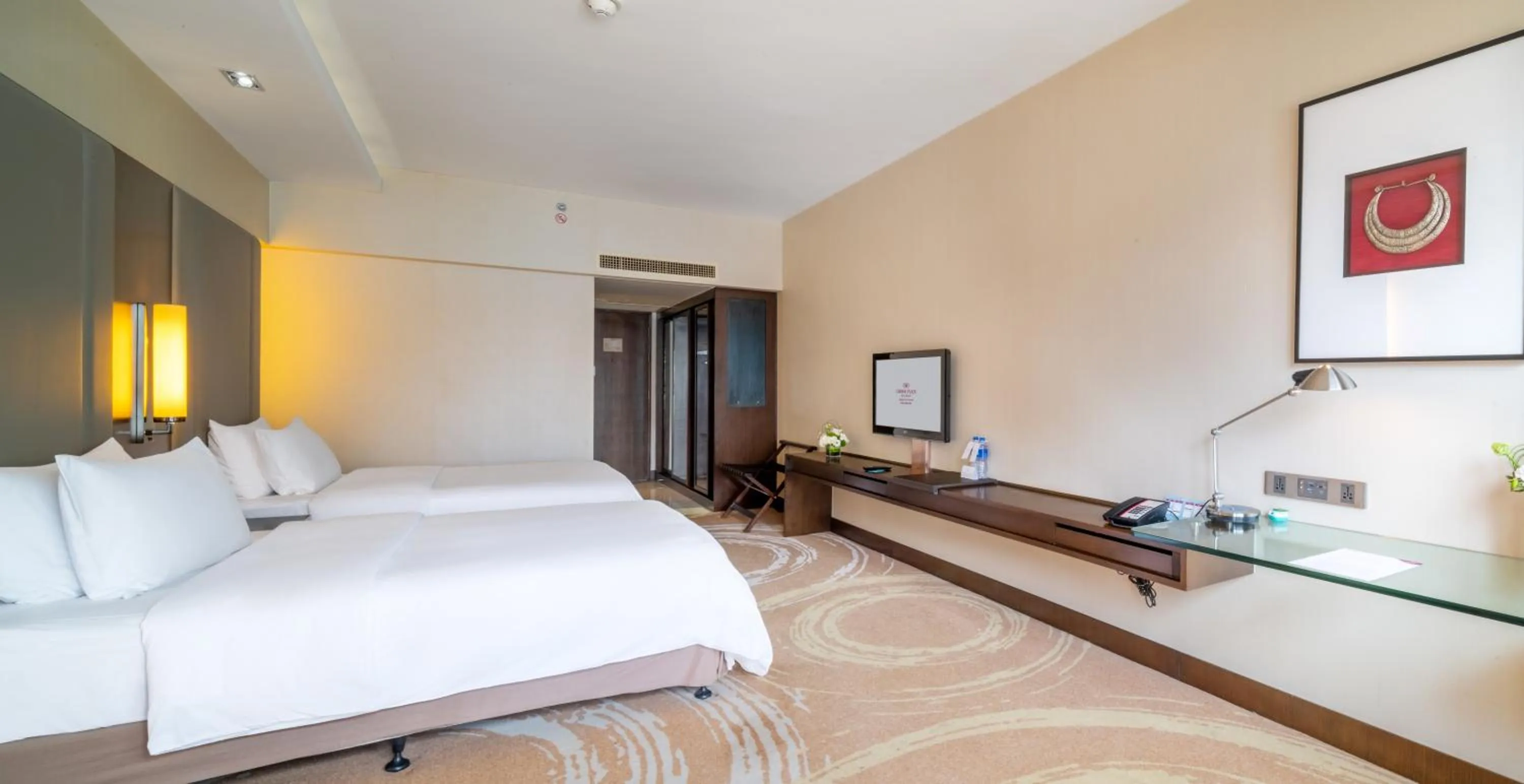 Photo of the whole room, Bed in Crowne Plaza Kunming City Centre by IHG