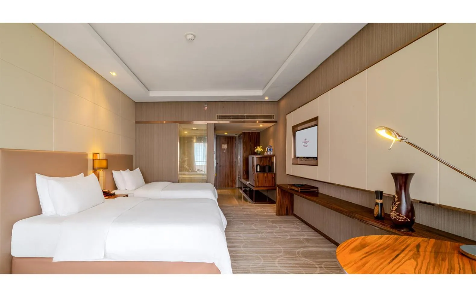 Photo of the whole room, Bed in Crowne Plaza Kunming City Centre by IHG