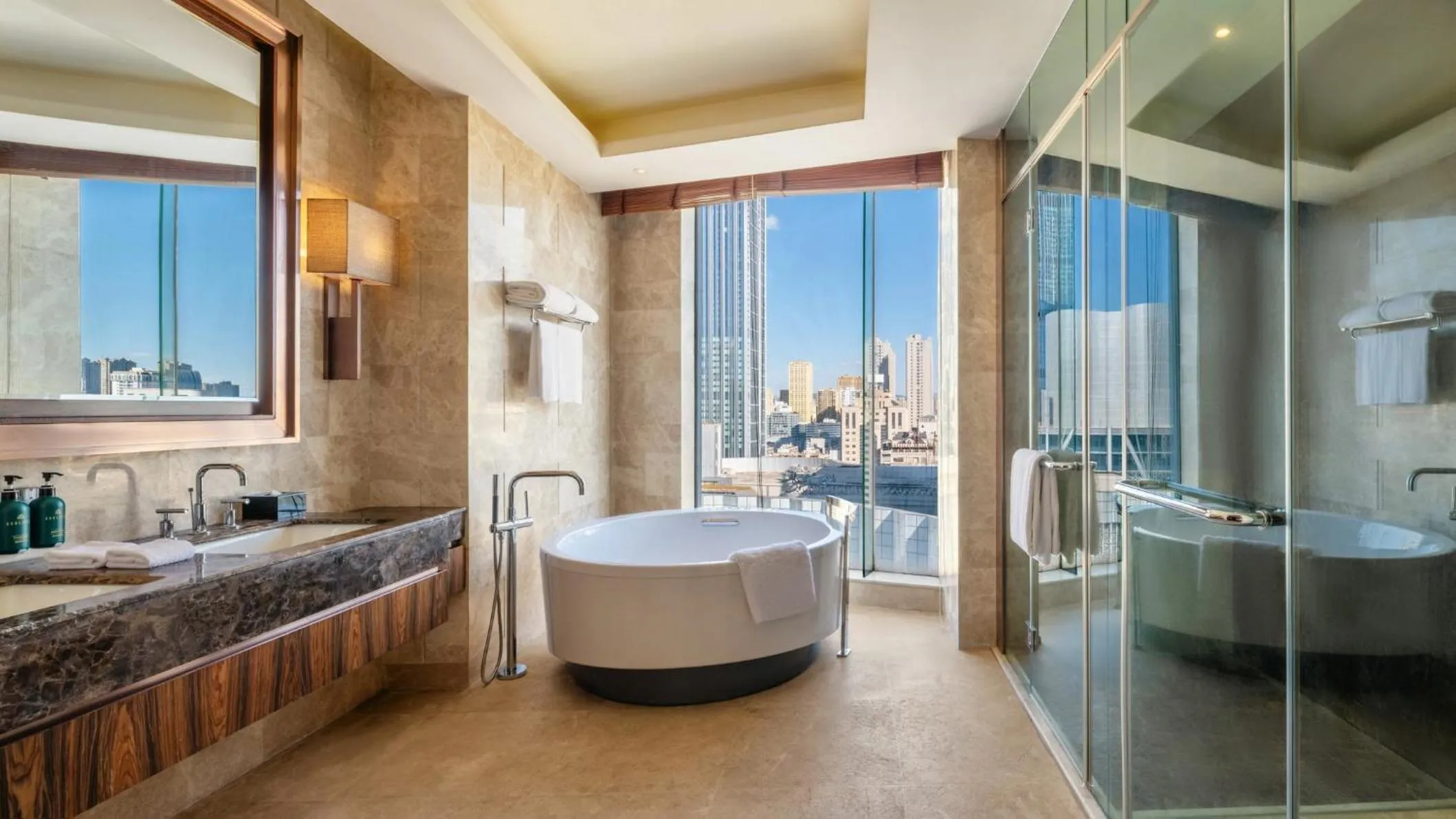 Bedroom in Crowne Plaza Kunming City Centre by IHG