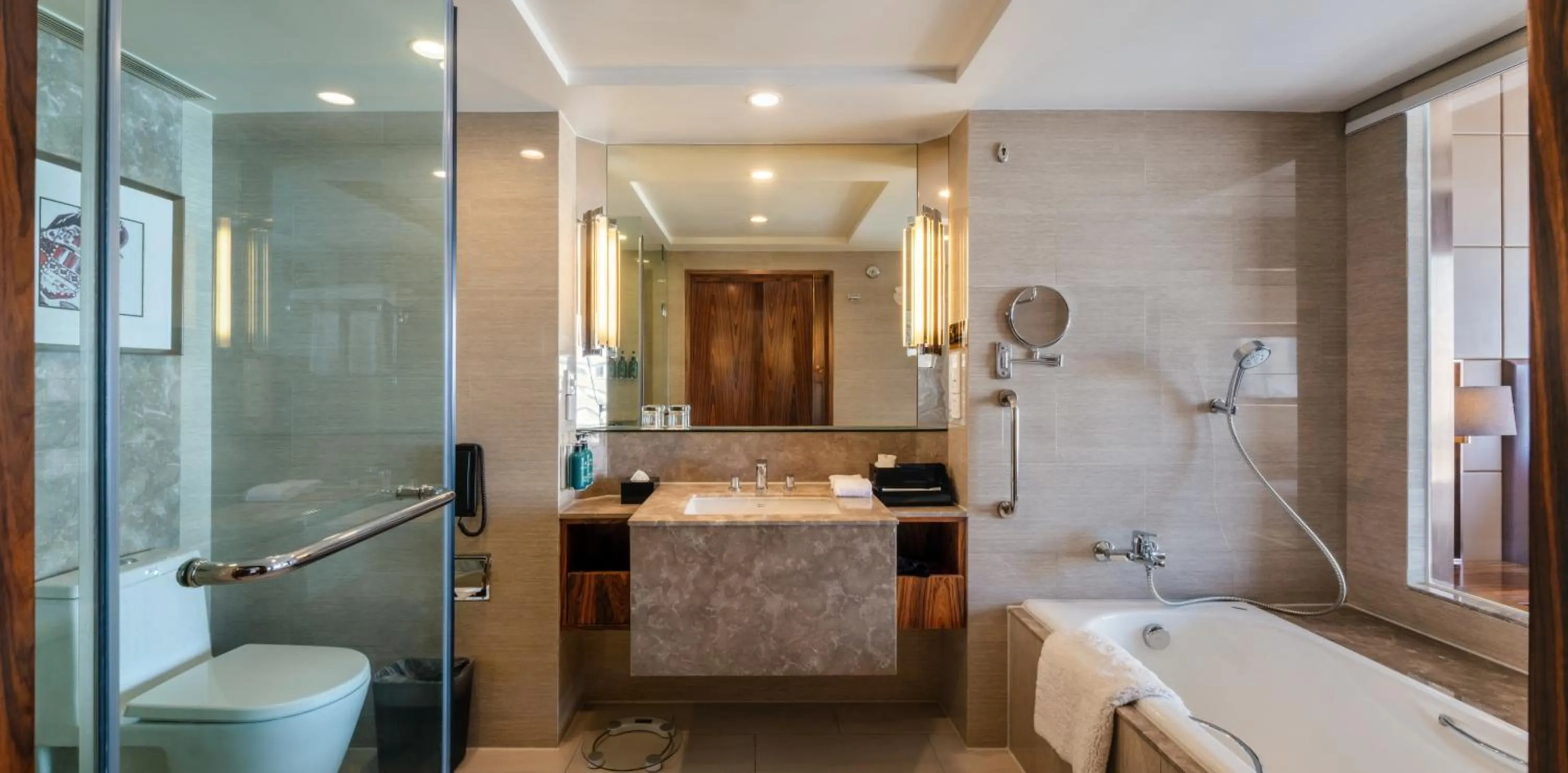 Toilet in Crowne Plaza Kunming City Centre by IHG