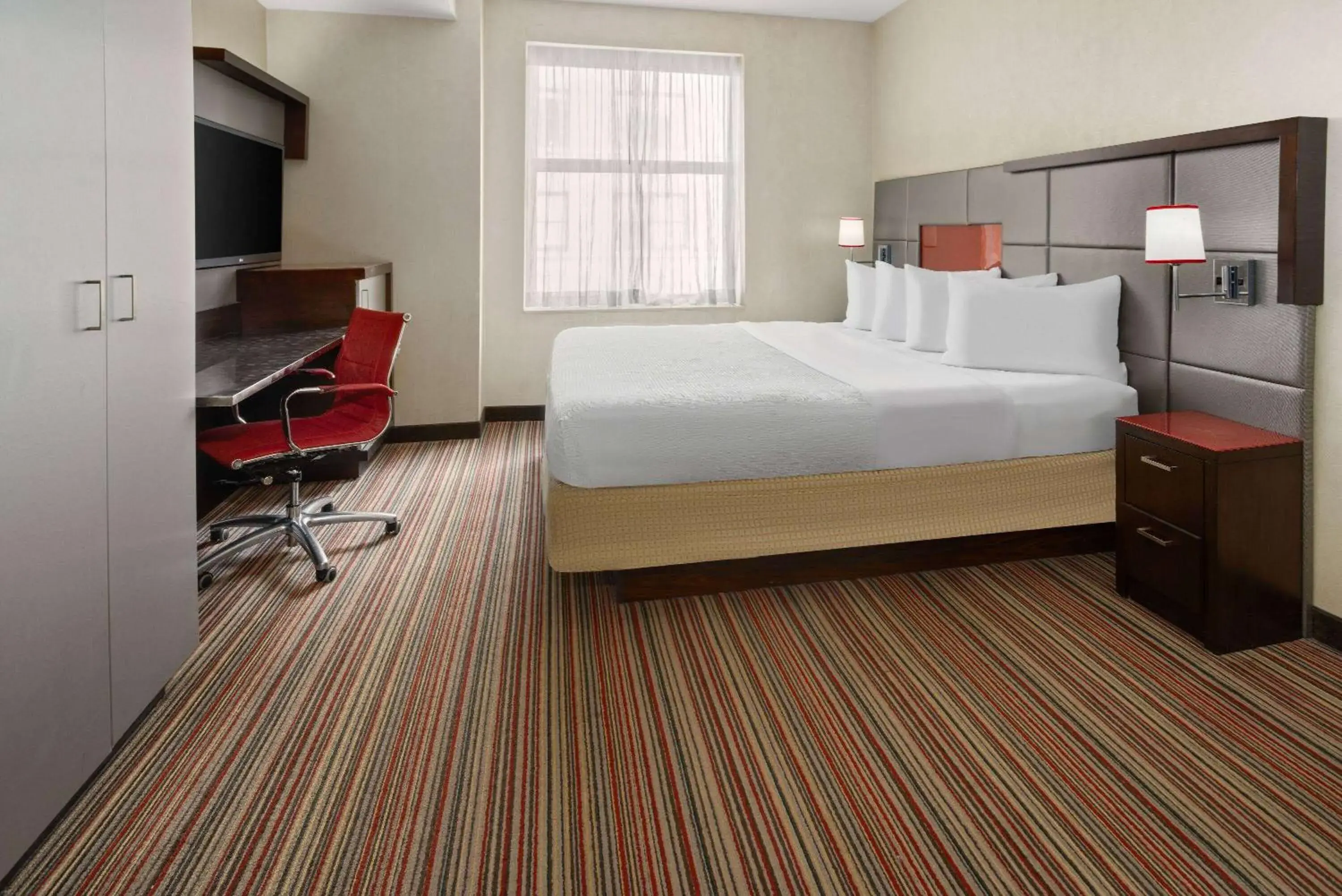 King Deluxe Room with Mobility Access and Roll-Shower, Non-Smoking in The Herald by LuxUrban King Deluxe Room with Mobility Access and Roll-Shower, Non-Smoking in The Herald by LuxUrban