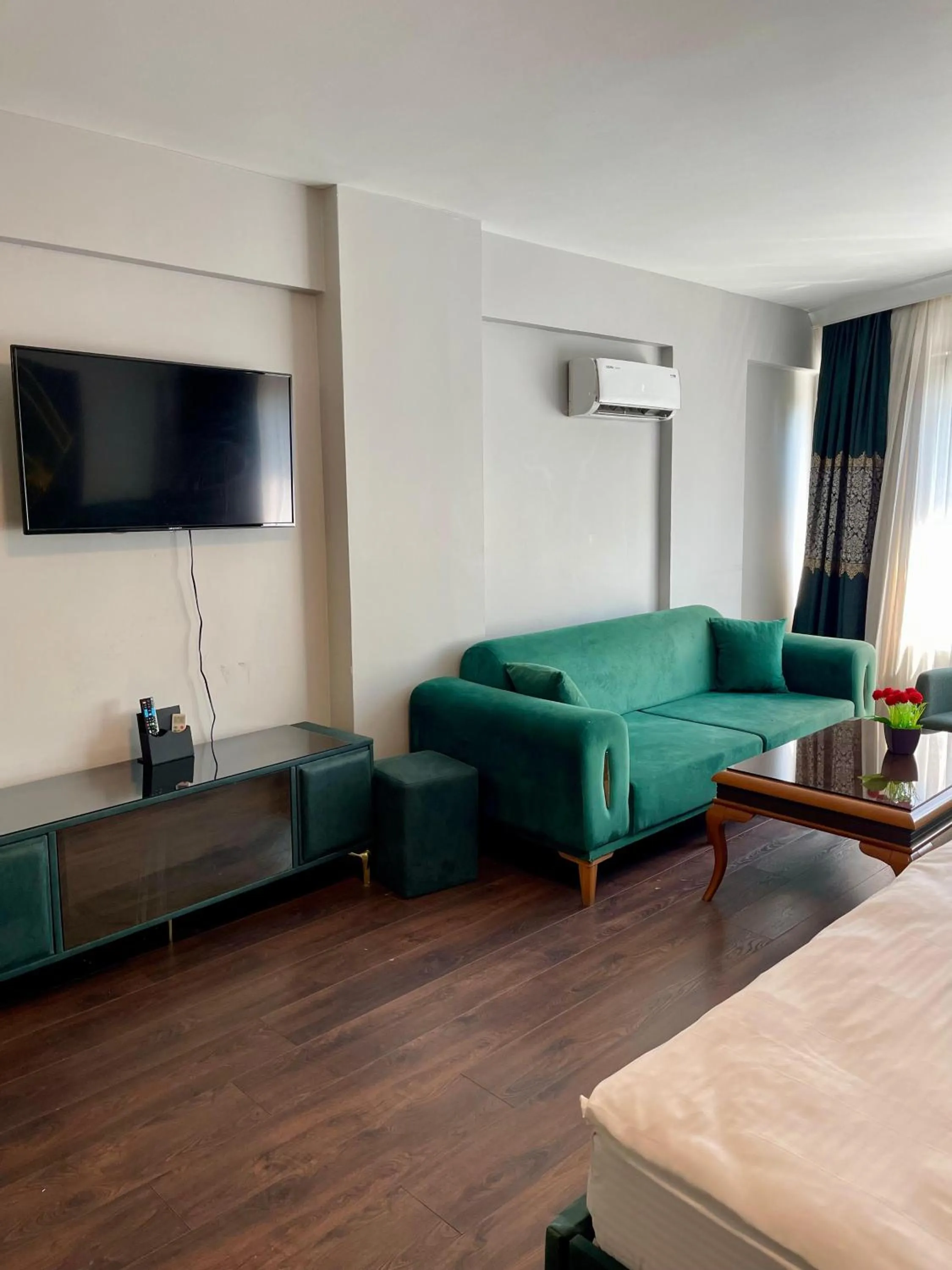 Bed in Aymira Suite Hotel