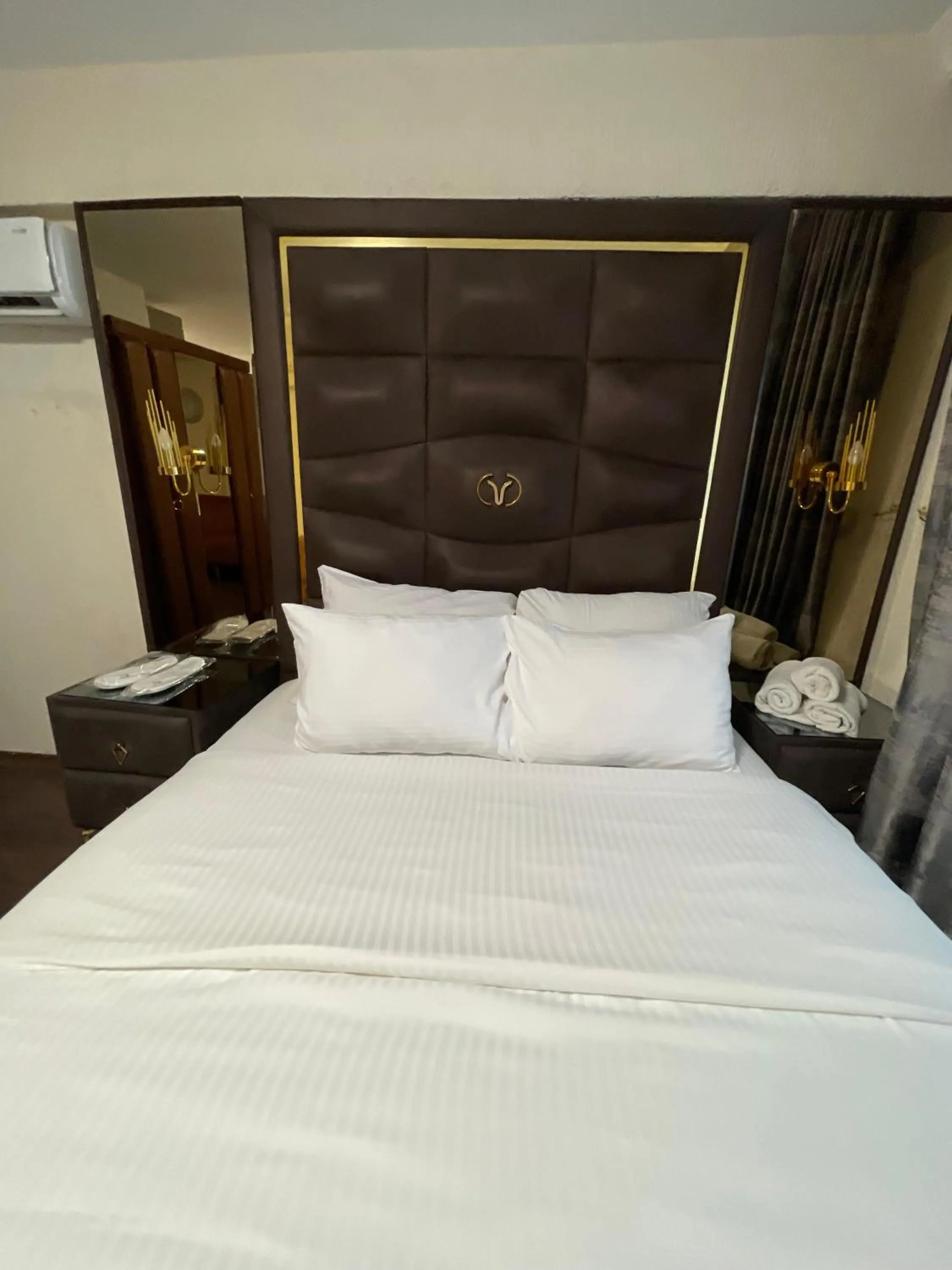 Bed in Aymira Suite Hotel