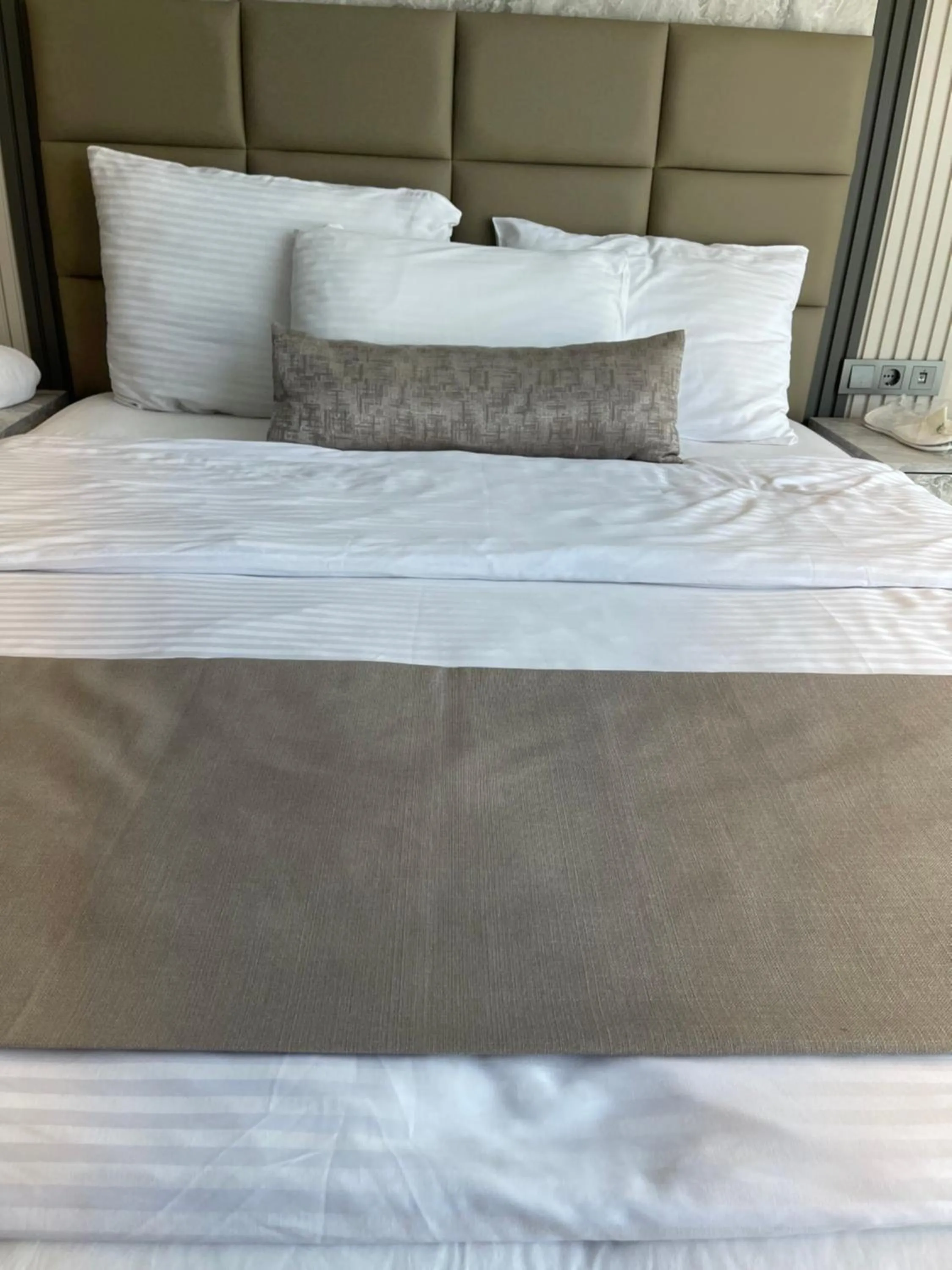 Bed in Aymira Suite Hotel