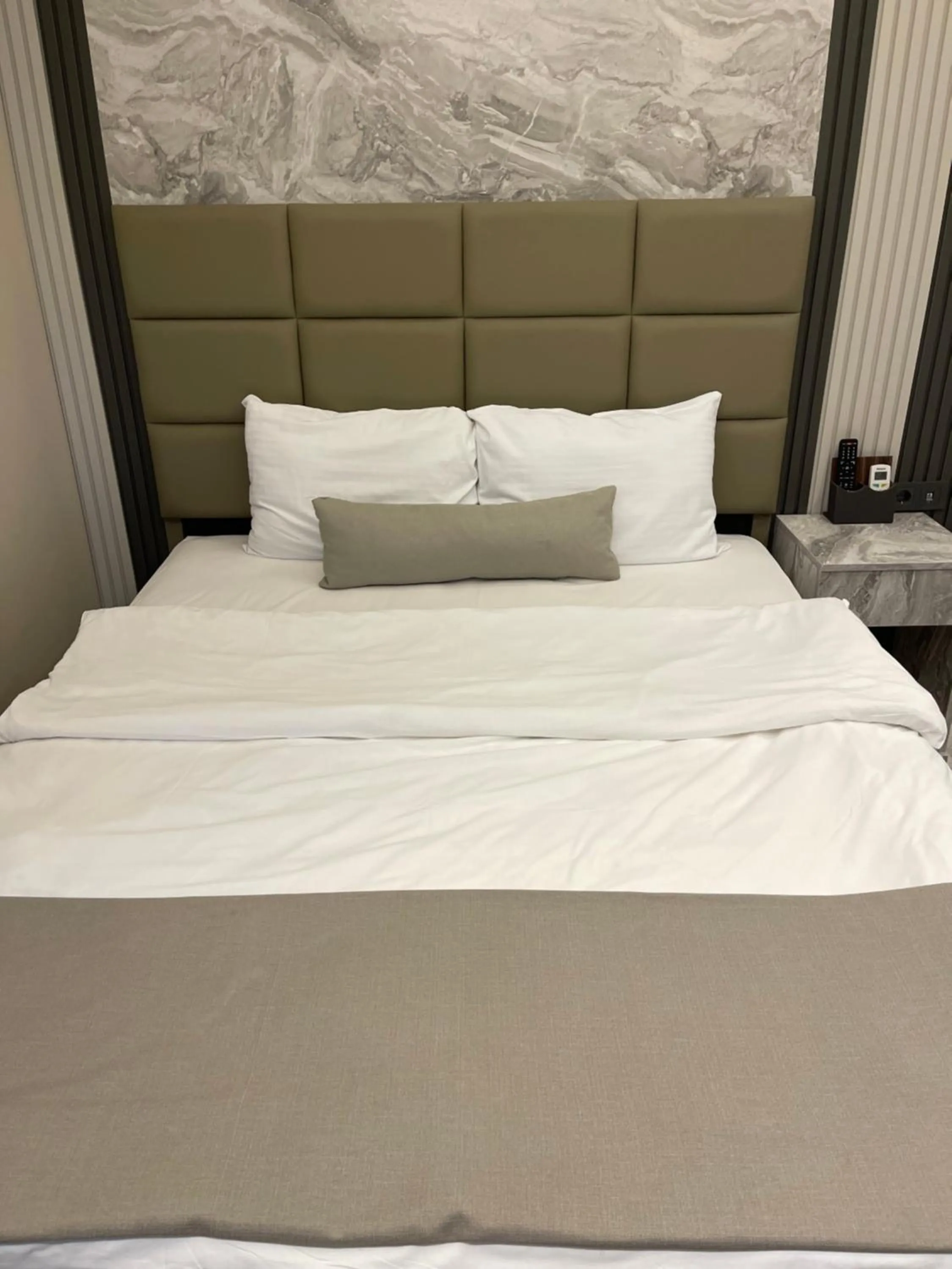 Bed in Aymira Suite Hotel