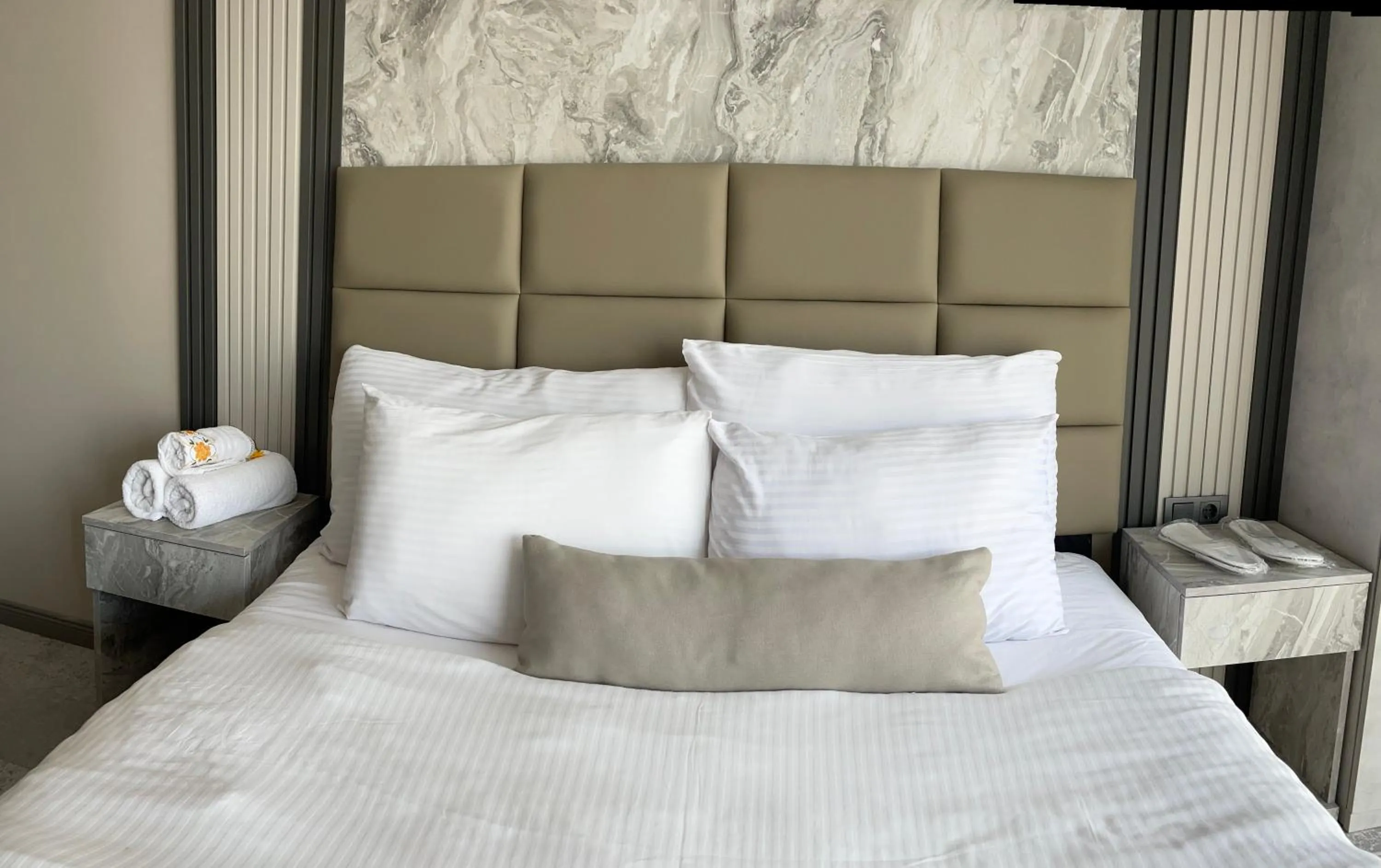 Bed in Aymira Suite Hotel