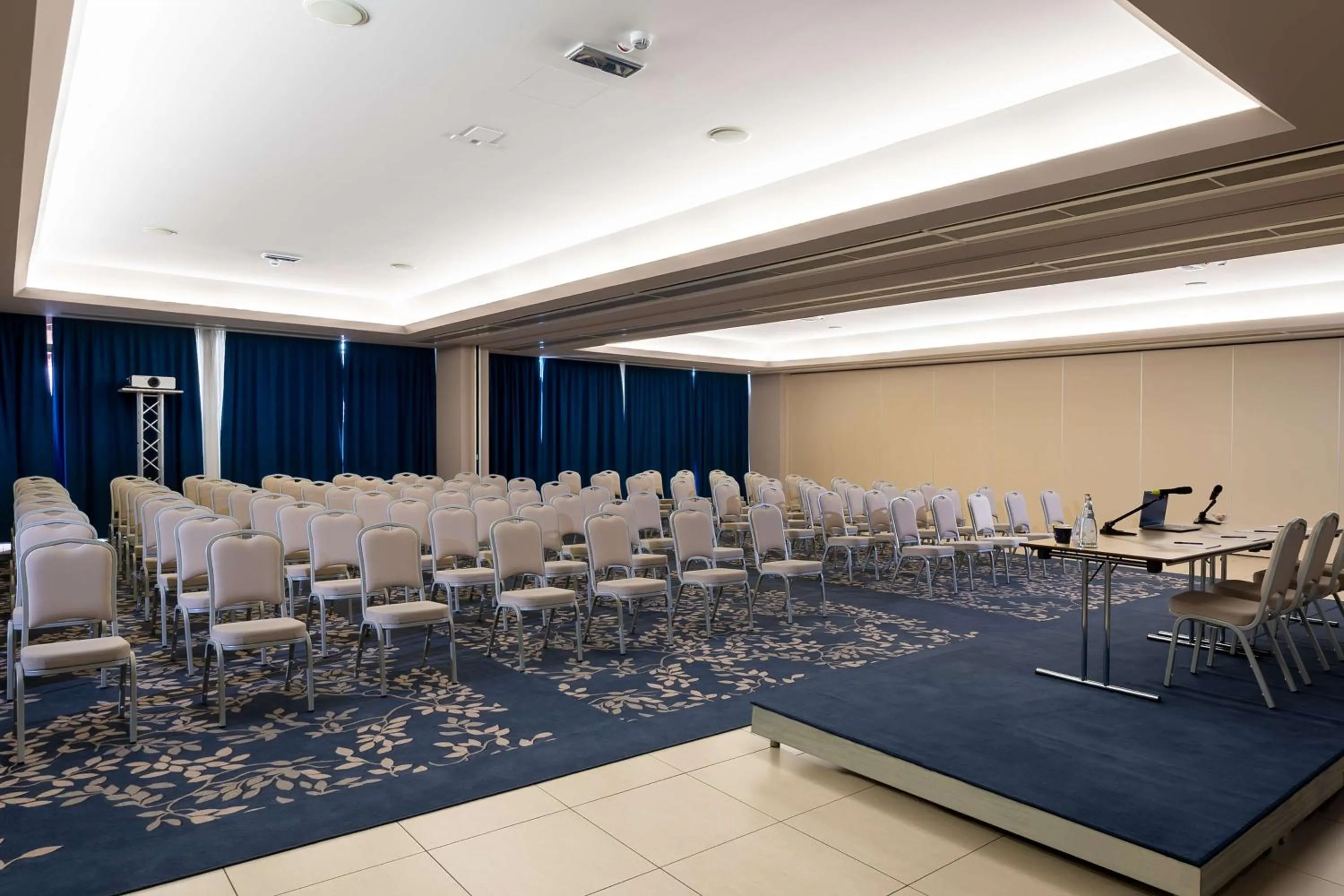 Meeting/conference room in Doubletree by Hilton Milan Malpensa Solbiate Olona
