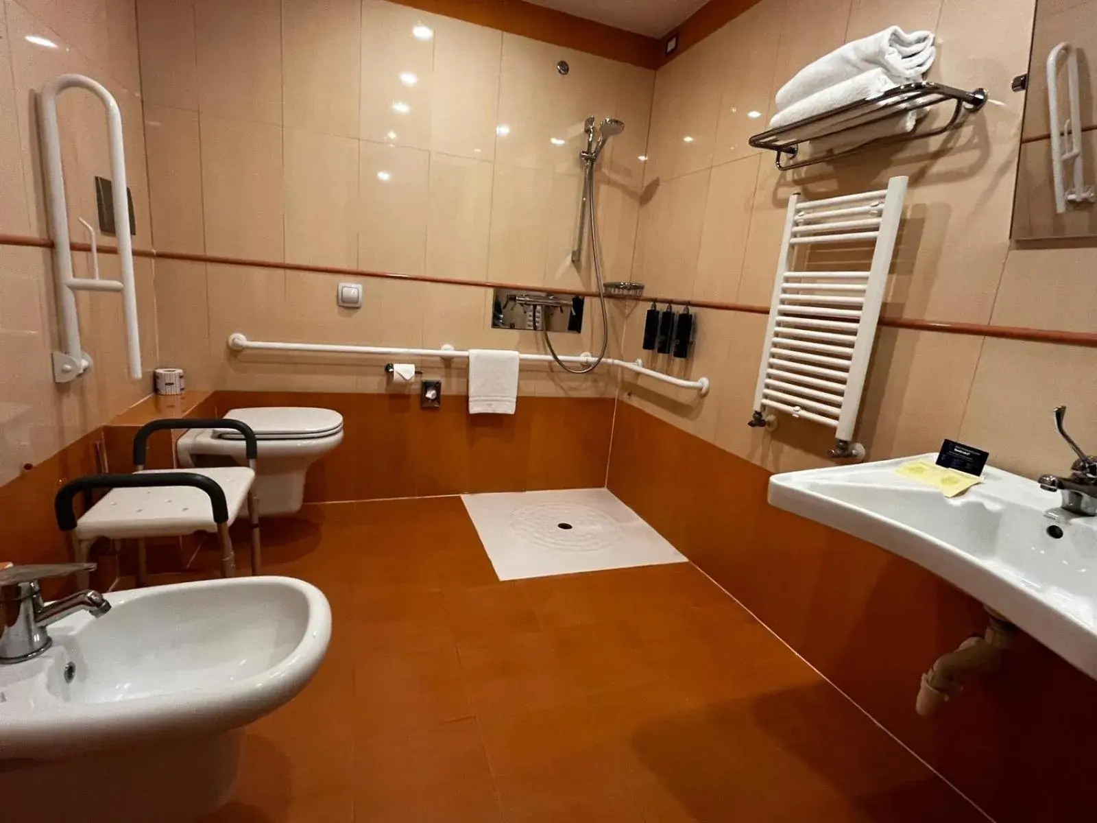 Deluxe King Room - Mobility Access in Doubletree by Hilton Milan Malpensa Solbiate Olona Deluxe King Room - Mobility Access in Doubletree by Hilton Milan Malpensa Solbiate Olona