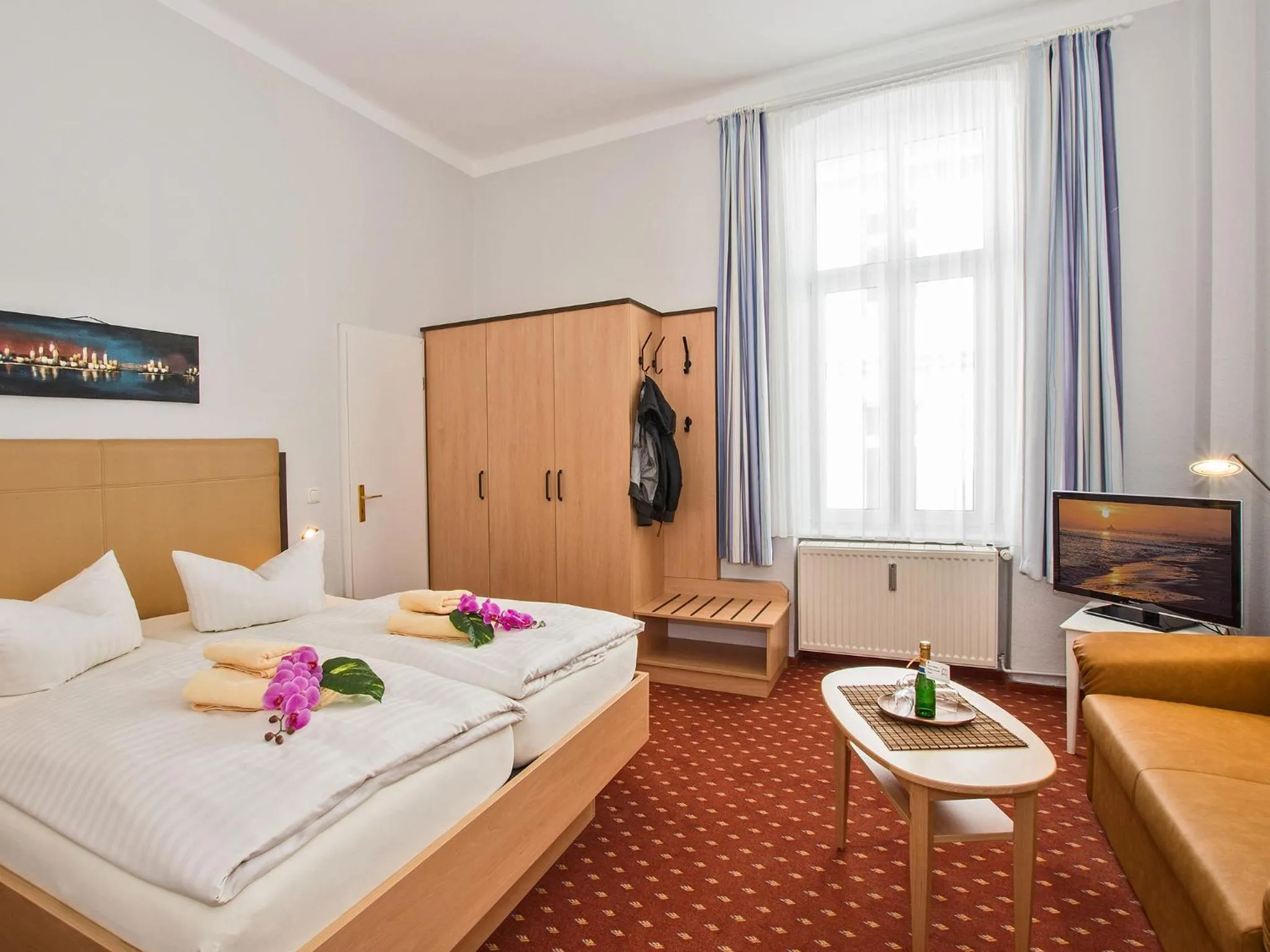 Seating area, Bed in Strandvilla Imperator