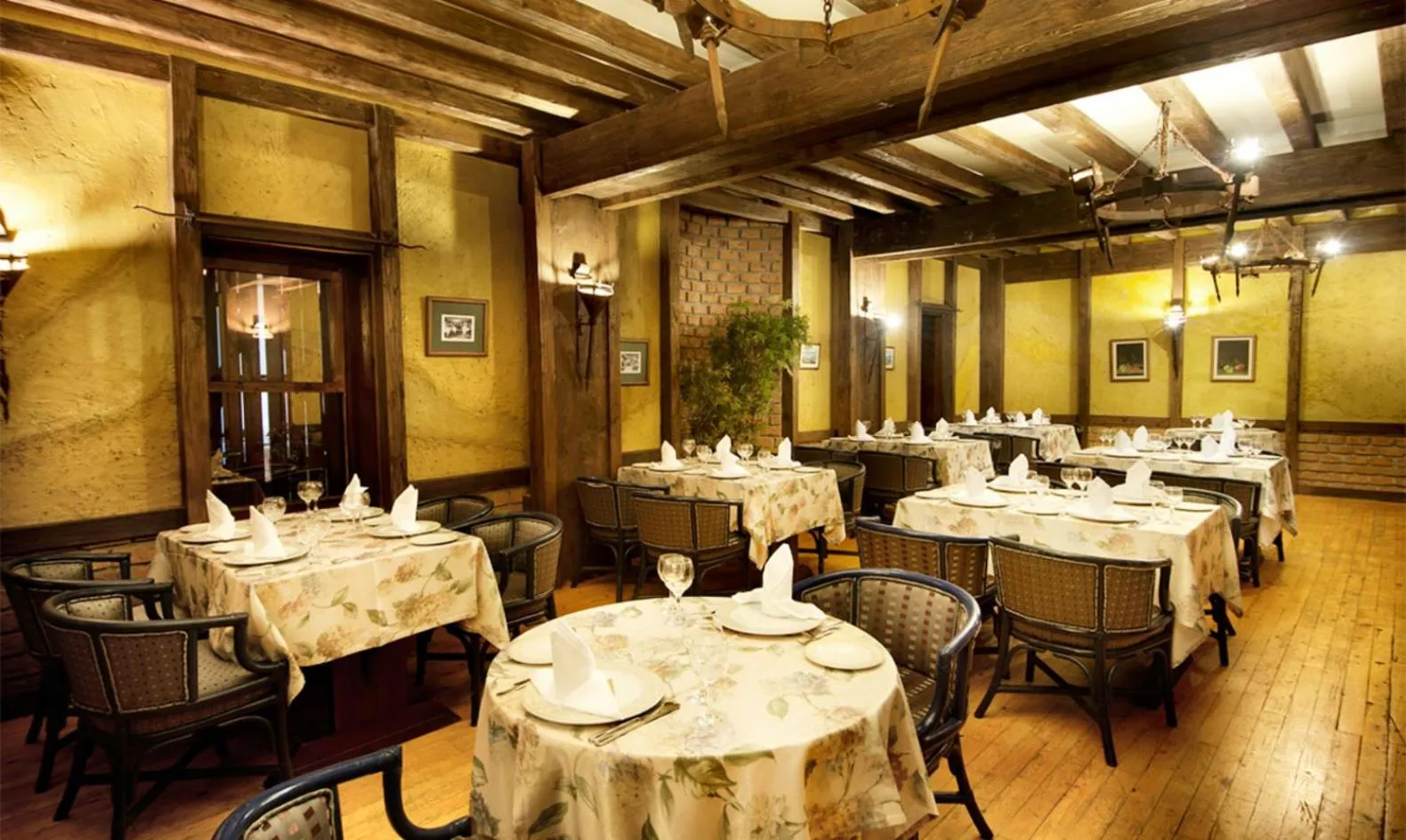 Restaurant/places to eat in Belconti Resort Hotel