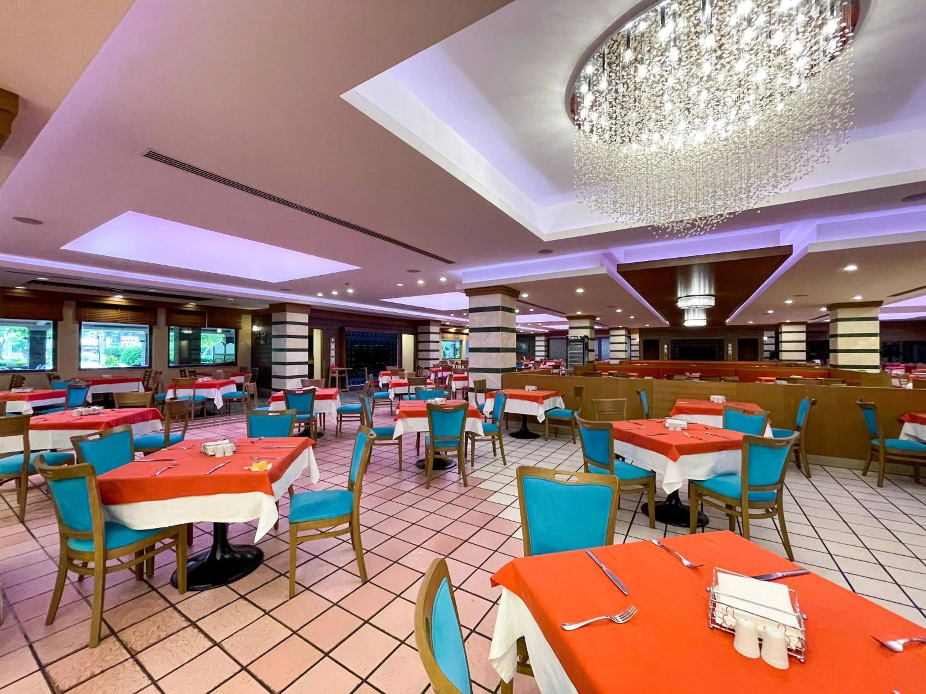 Restaurant/places to eat in Belconti Resort Hotel