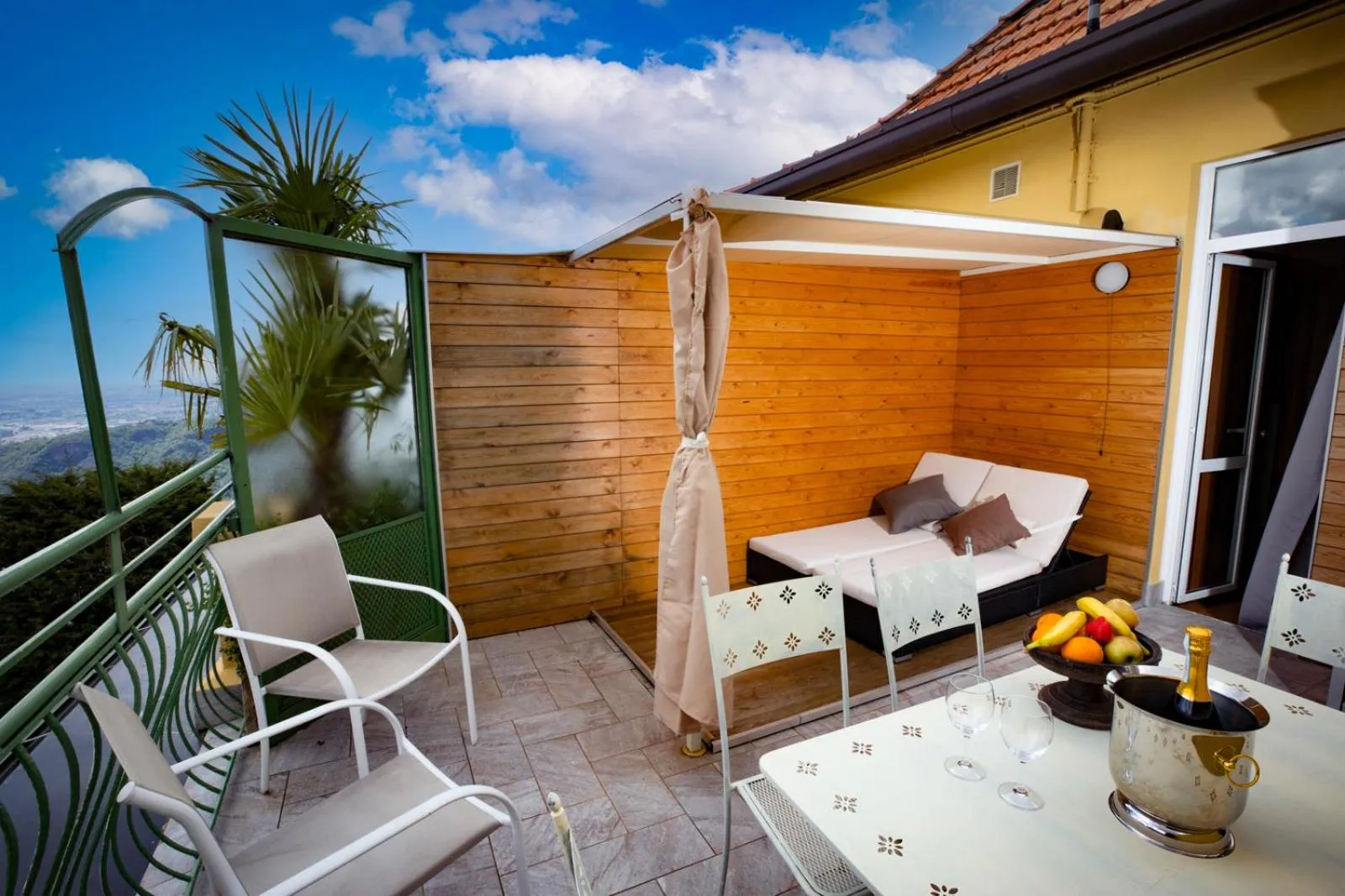 Balcony/Terrace in Hotel Vista Lago Como