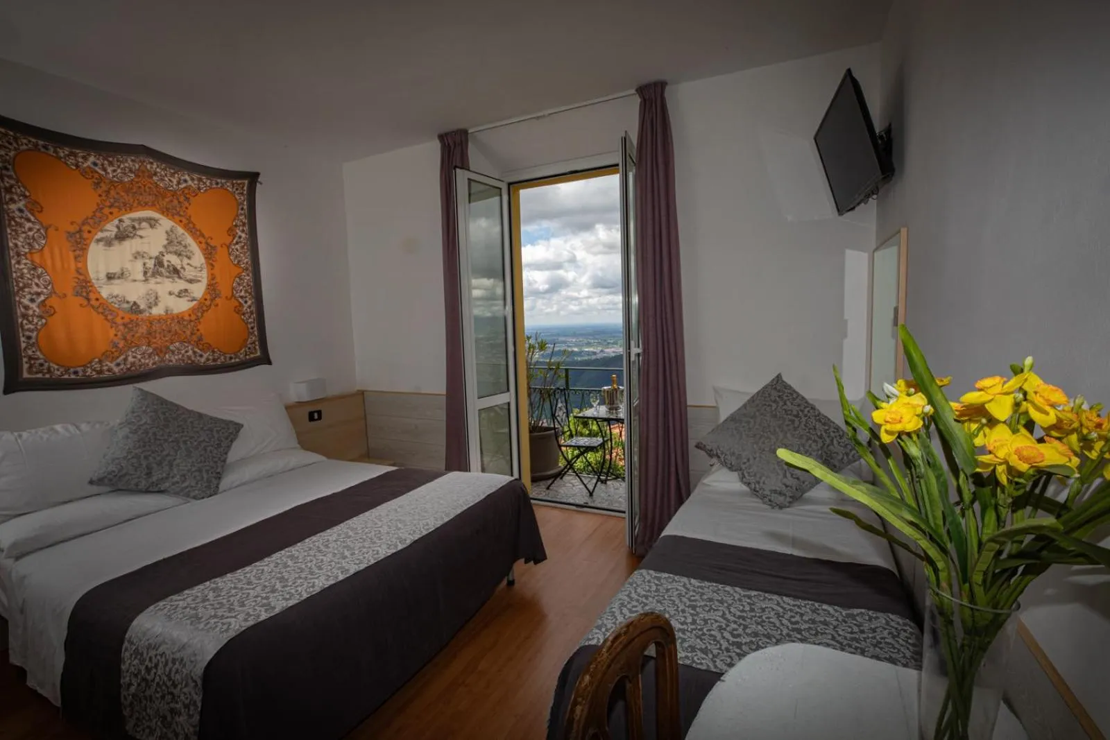 Bedroom, Bed in Hotel Vista Lago Como