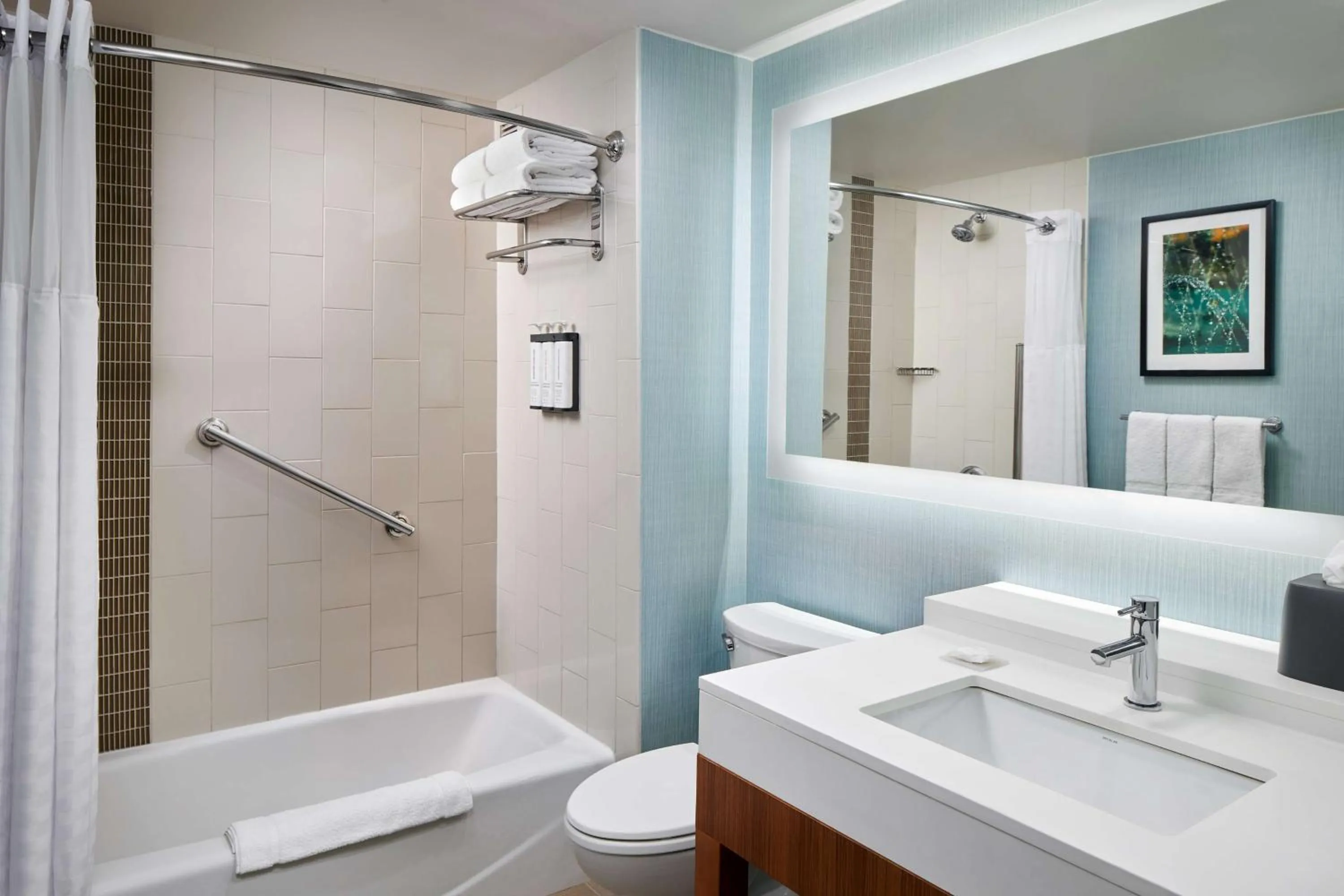 Bathroom in Hyatt Place Fredericksburg at Mary Washington