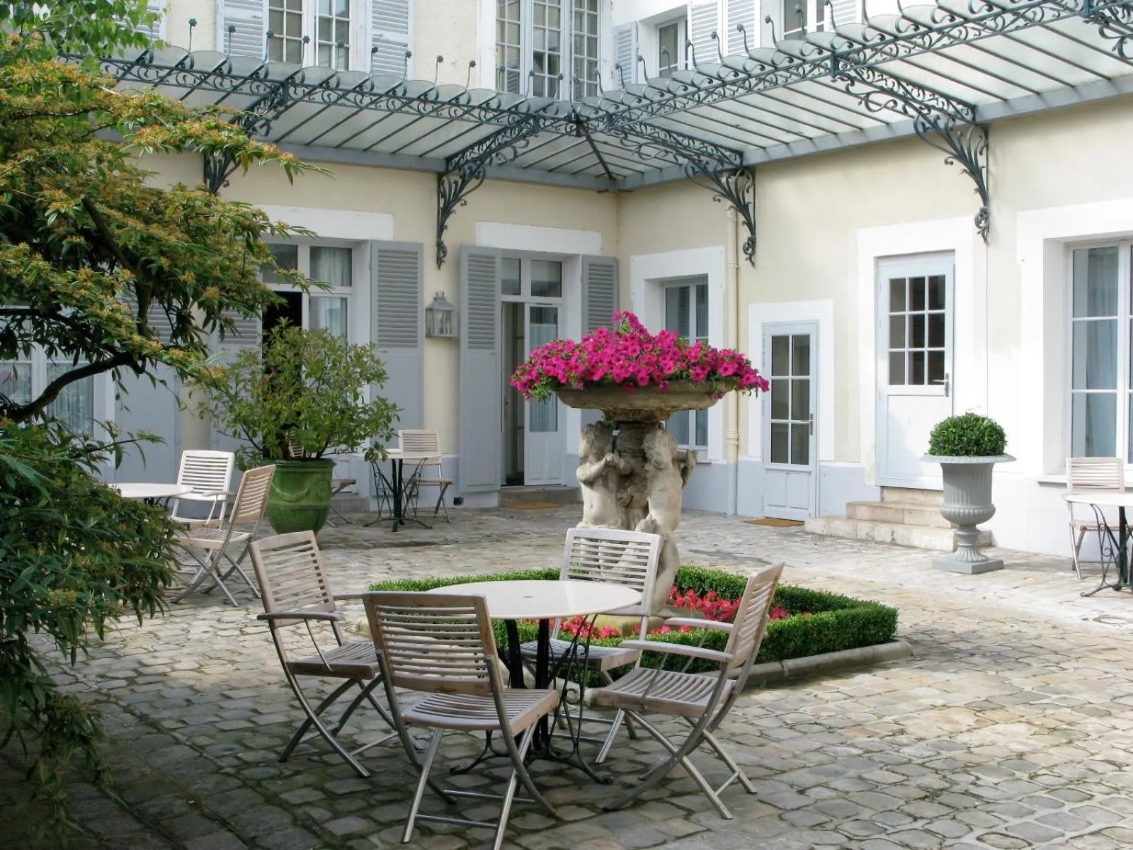 Garden in Hôtel de Londres