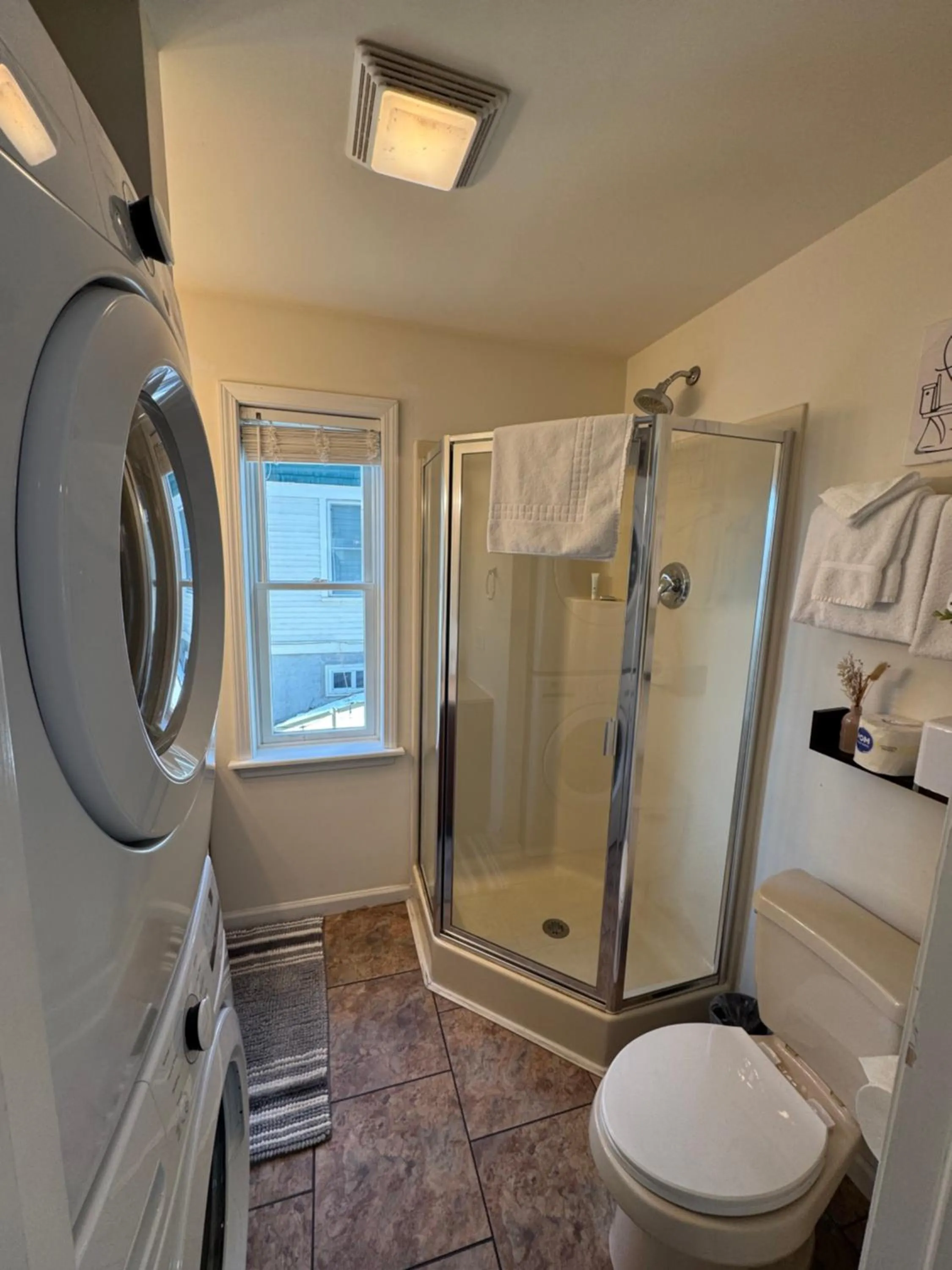 Shower in Central Lake Placid Mountain Views
