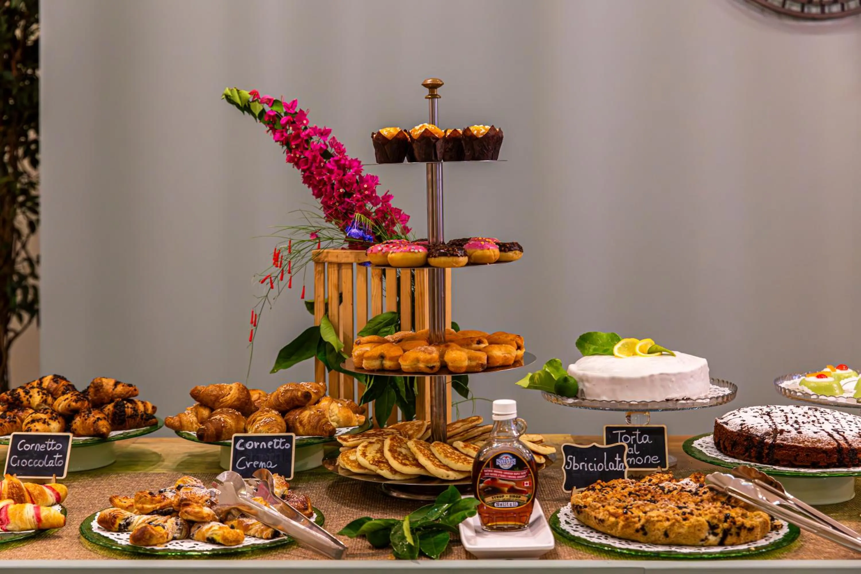 Breakfast in Hotel Punta Nord Est