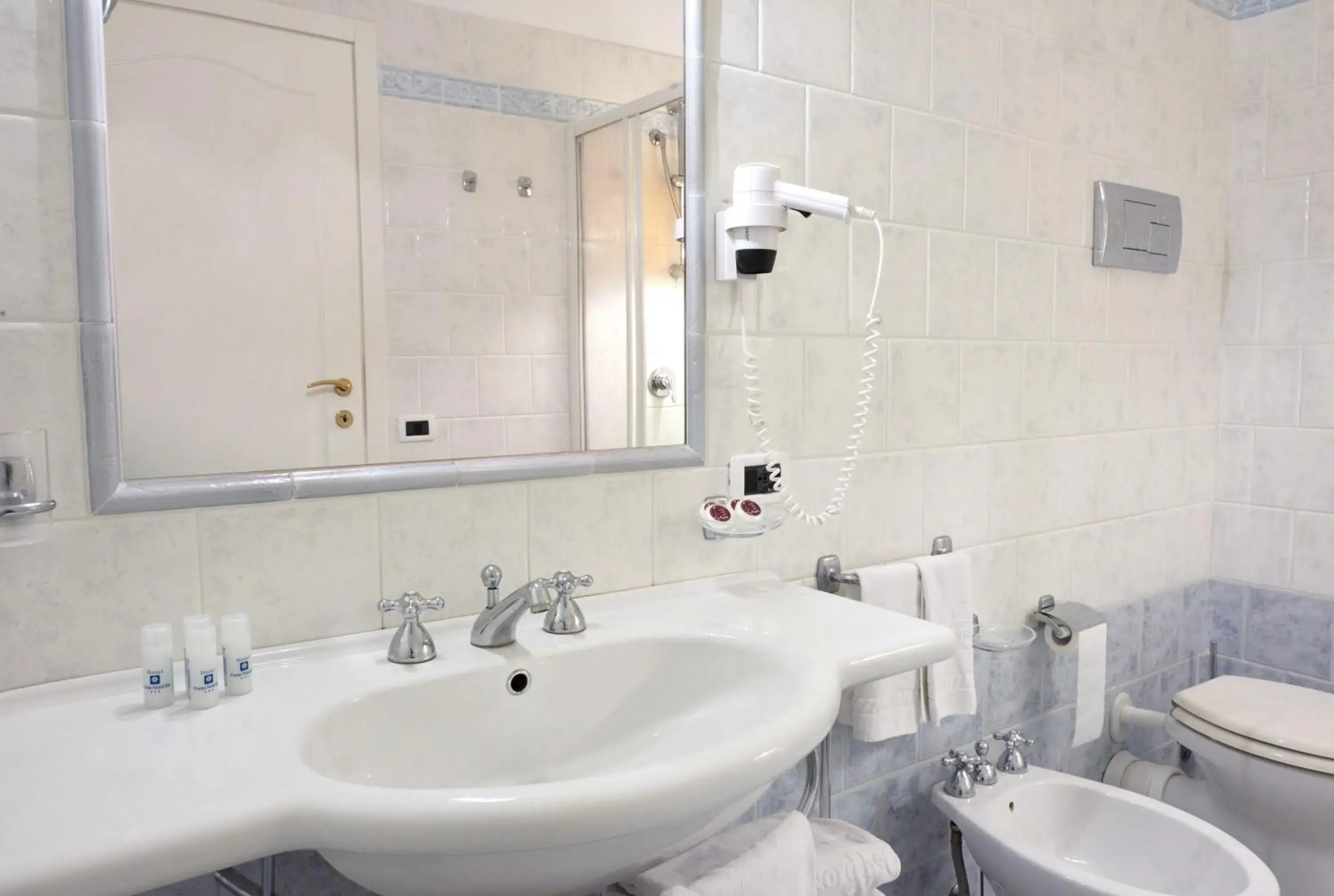 Junior Suite with Sea View (4 Adults) in Hotel Punta Nord Est Junior Suite with Sea View (4 Adults) in Hotel Punta Nord Est