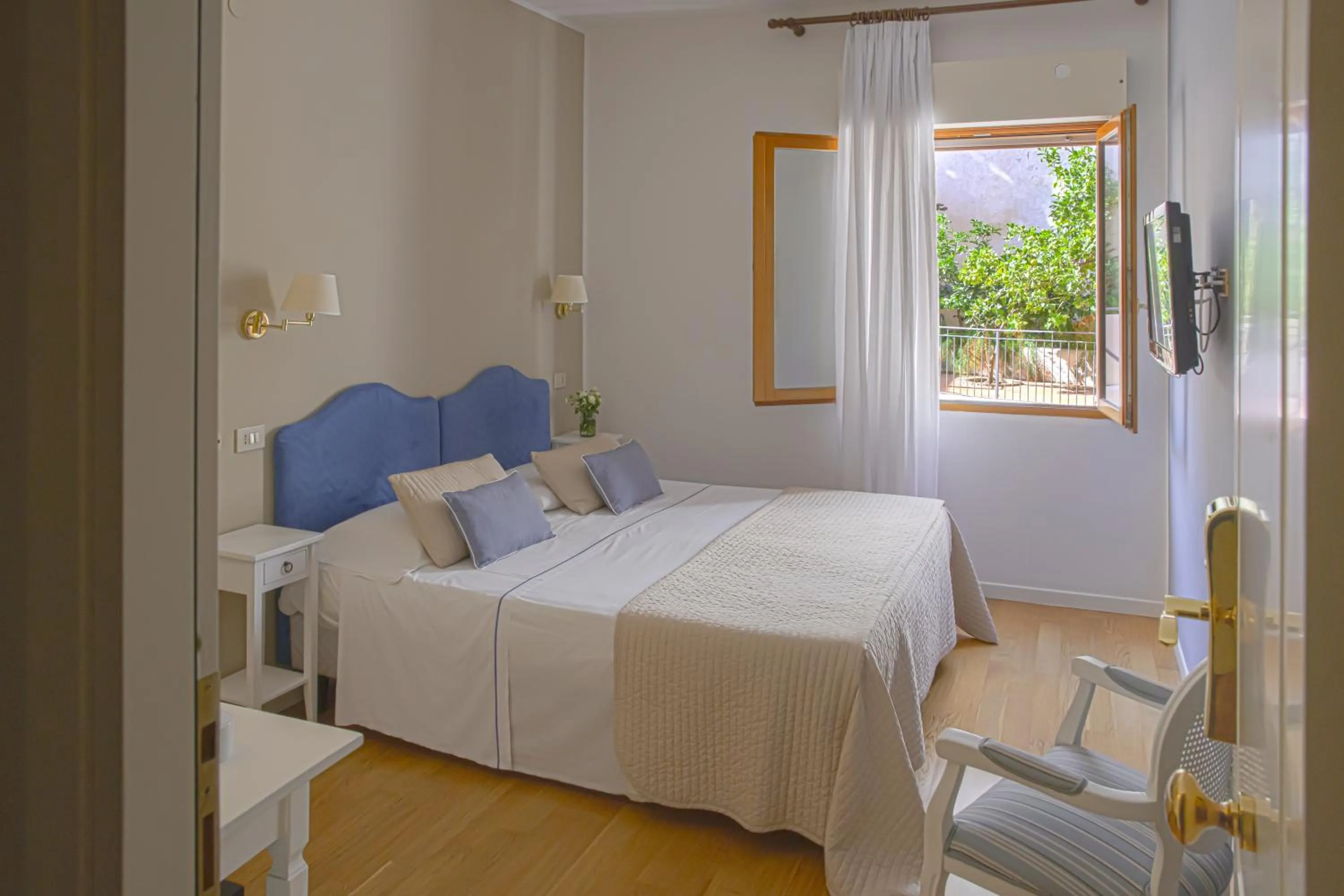 Bed in Hotel Punta Nord Est