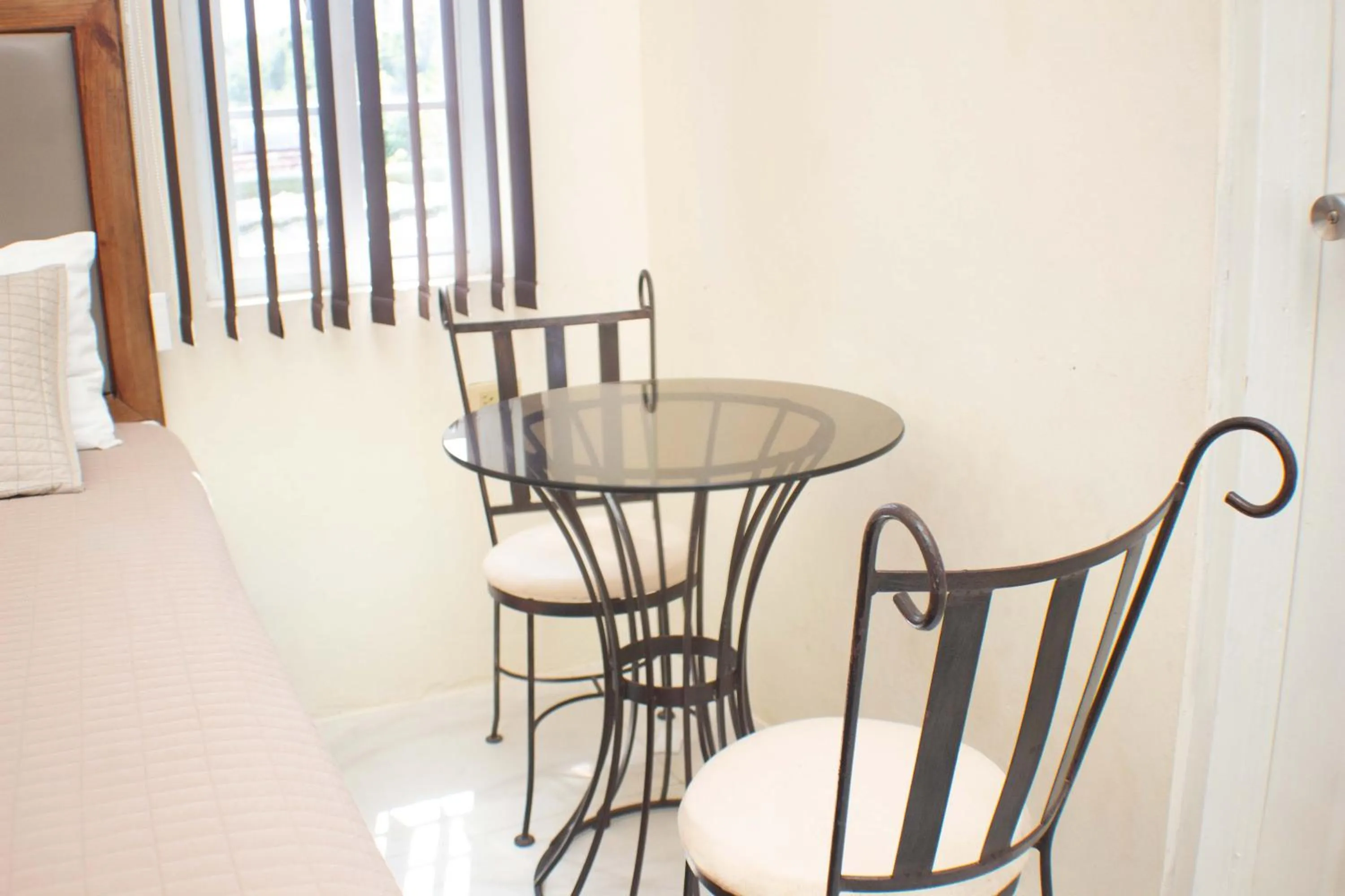Dining area in The Vista Inn