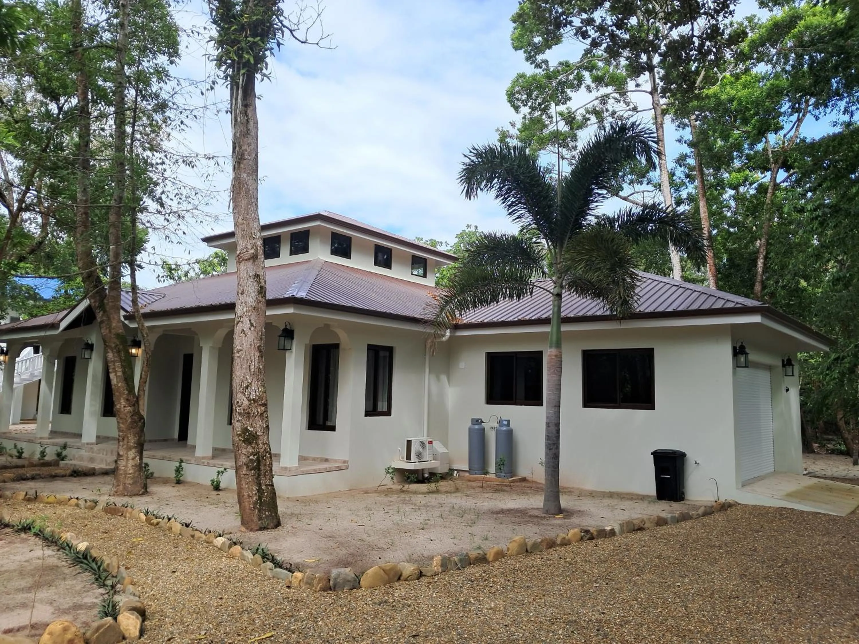 Property building in Ceiba Beach Resort