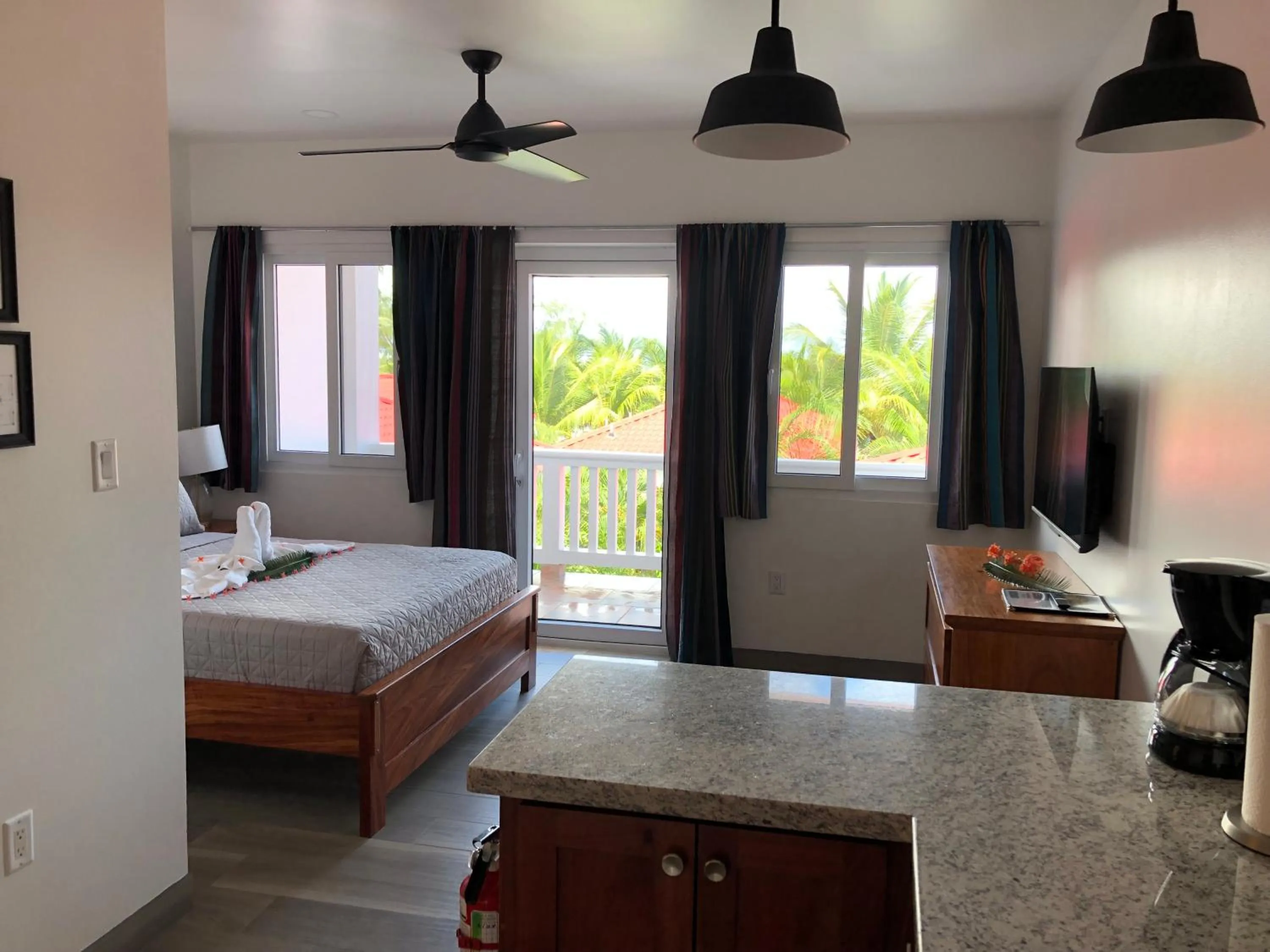 Kitchen or kitchenette, Bed in Ceiba Beach Resort
