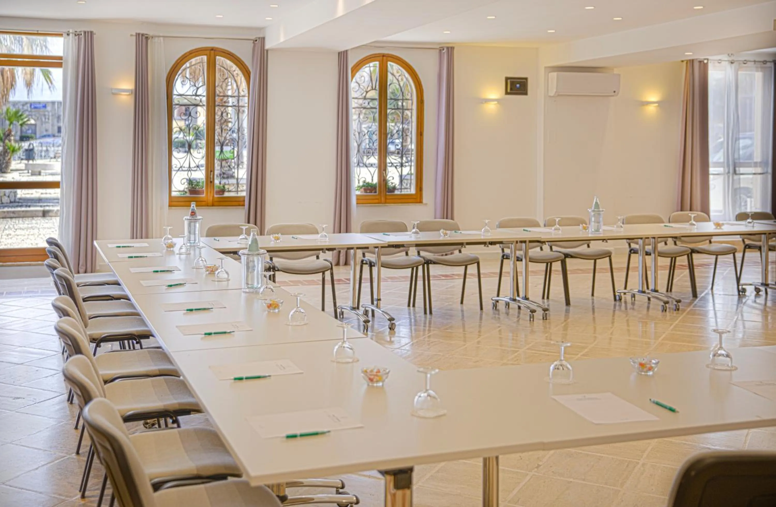 Meeting/conference room in Hotel Al Madarig