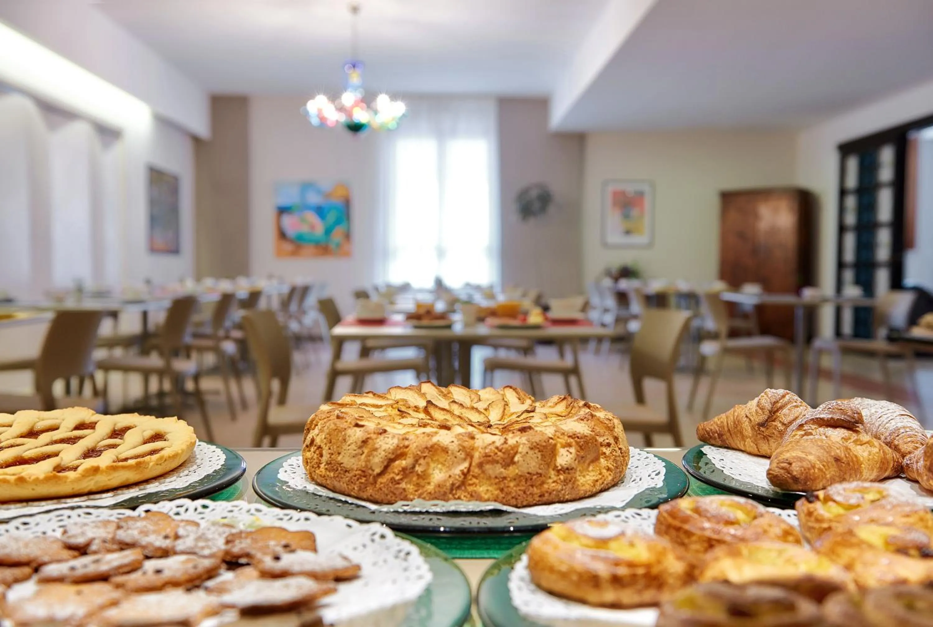 Buffet breakfast in Hotel Al Madarig