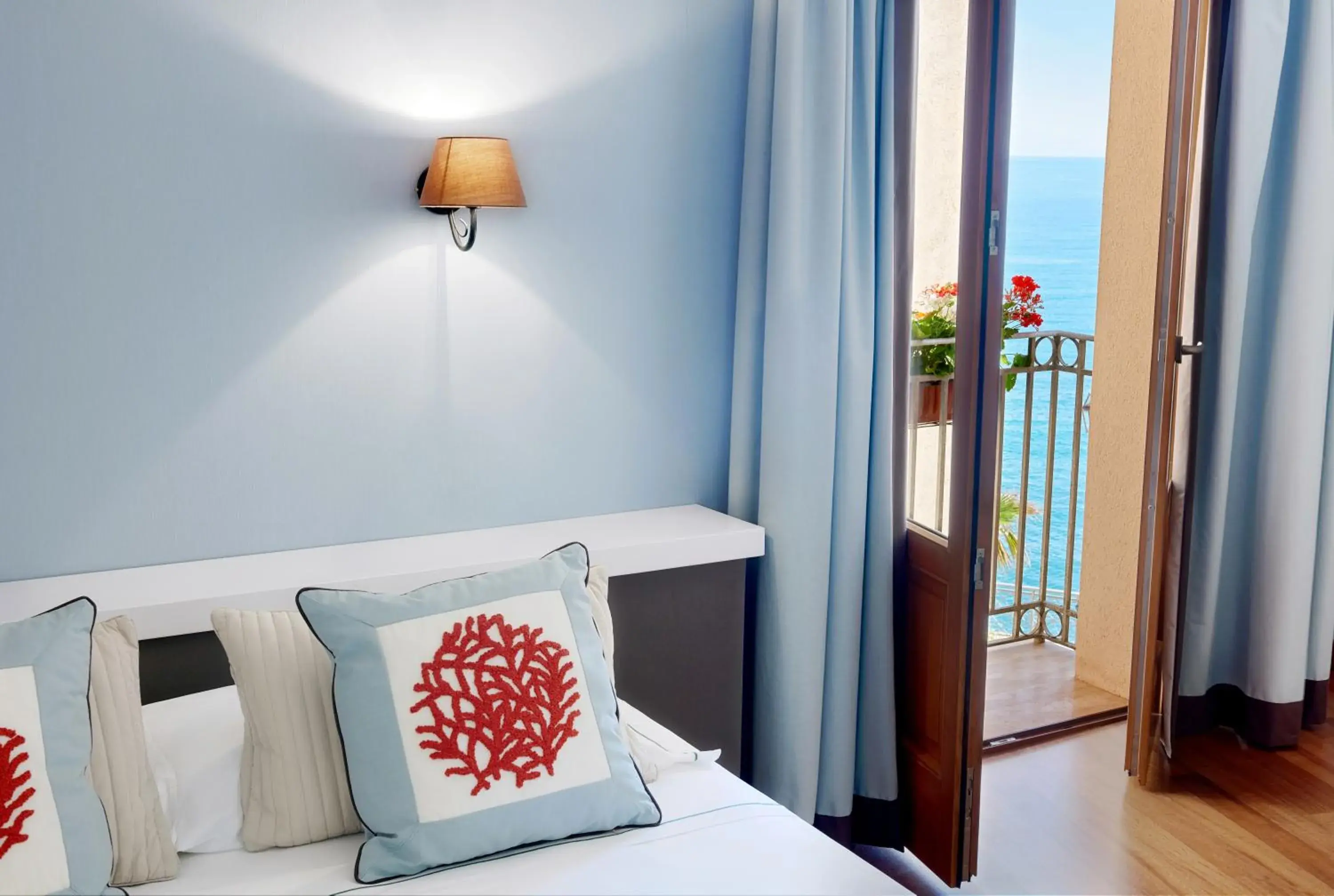 Family Room with Sea View in Hotel Al Madarig Family Room with Sea View in Hotel Al Madarig