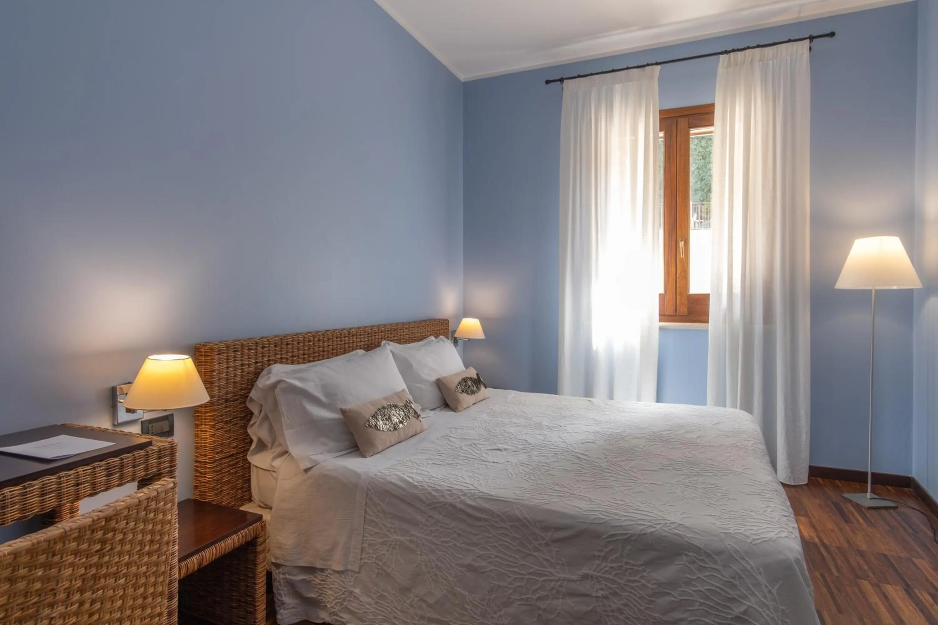 Inner courtyard view, Bed in Hotel Cetarium