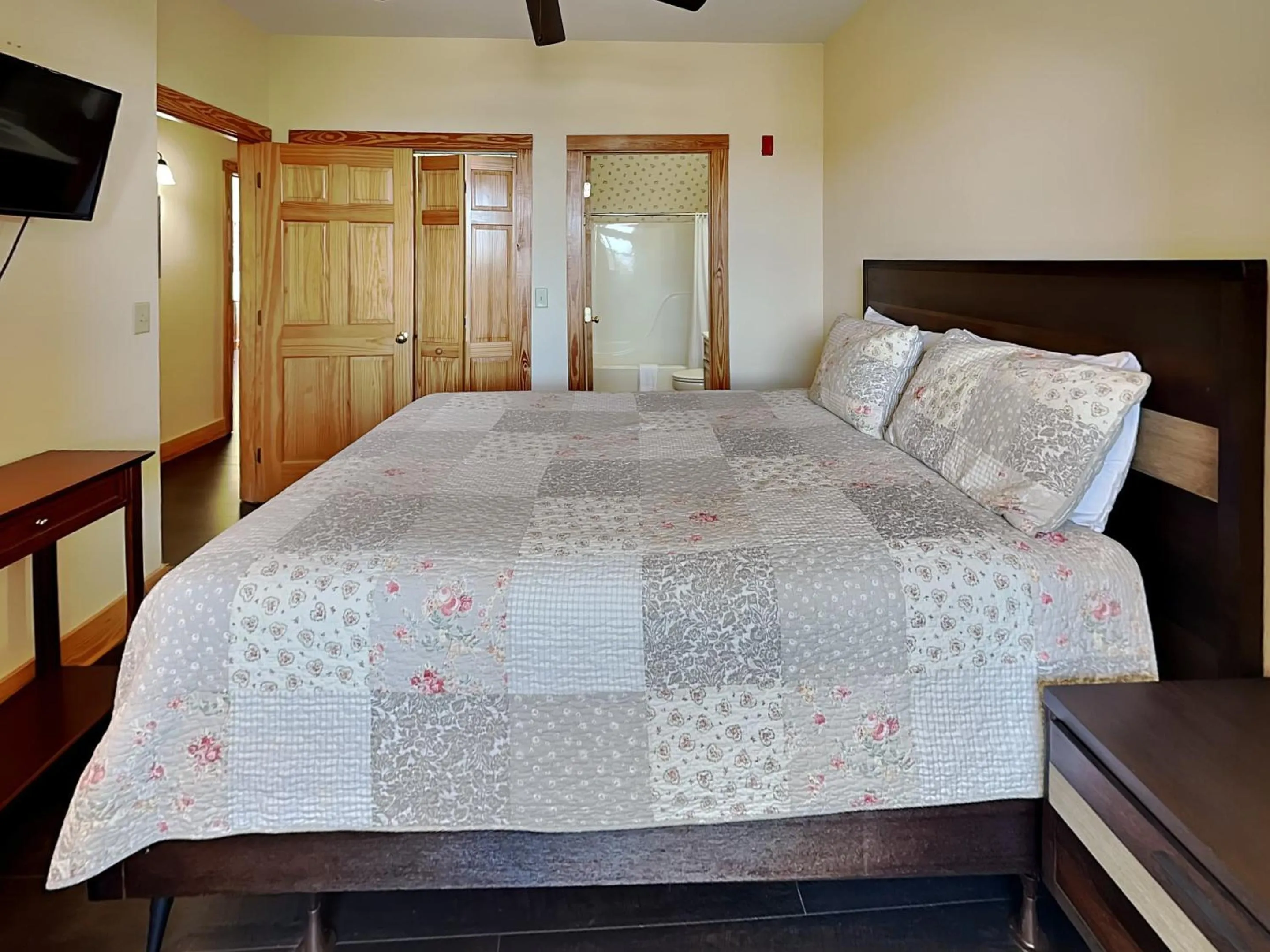 Bed in Mountain Sanctuary 3204