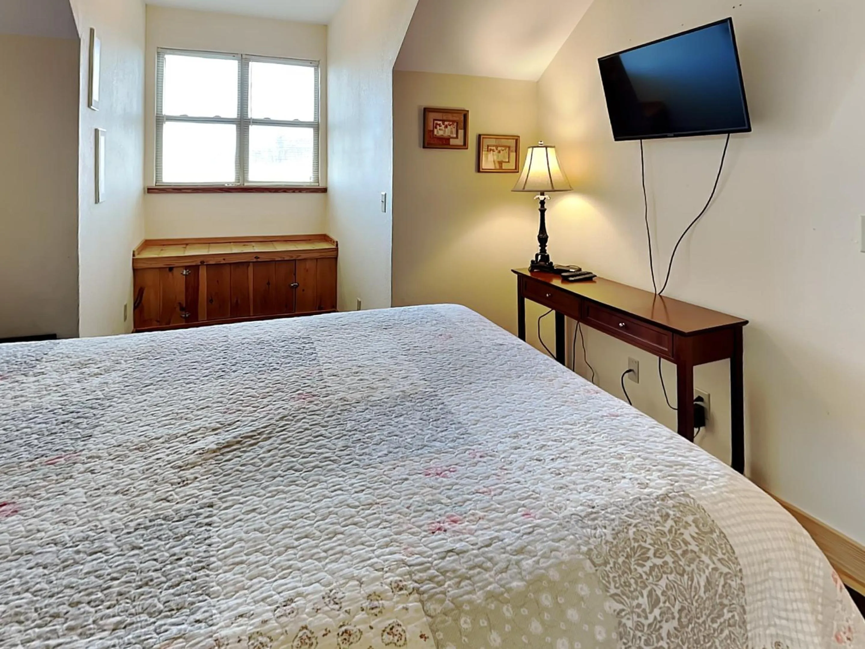 Bed in Mountain Sanctuary 3204