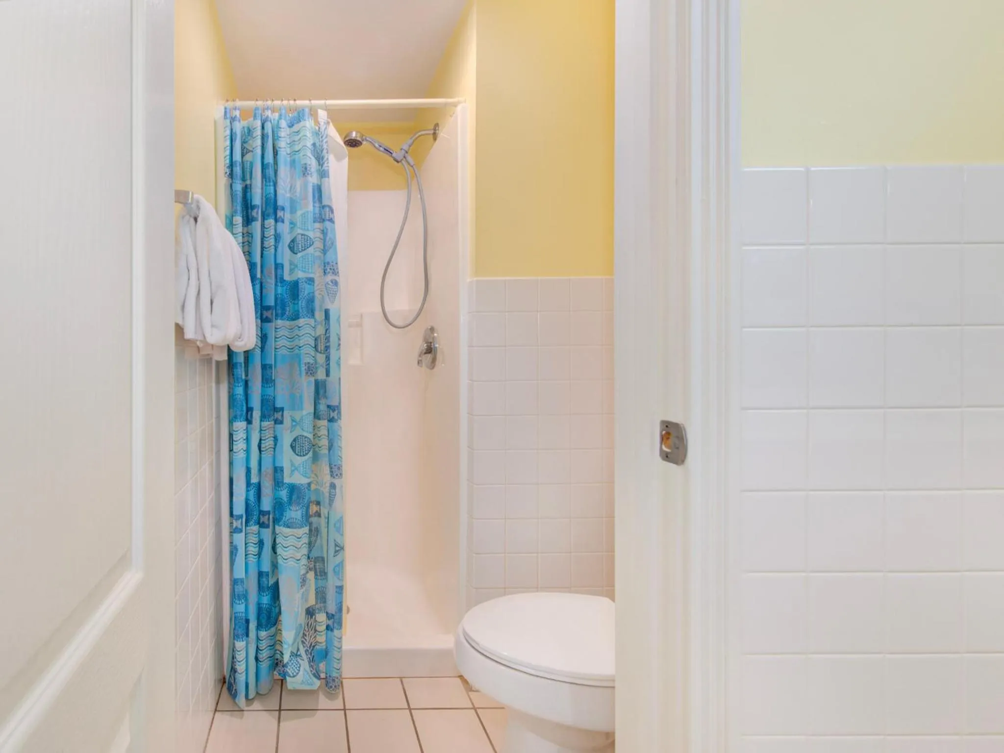 Bathroom in Smokey Bear 1103