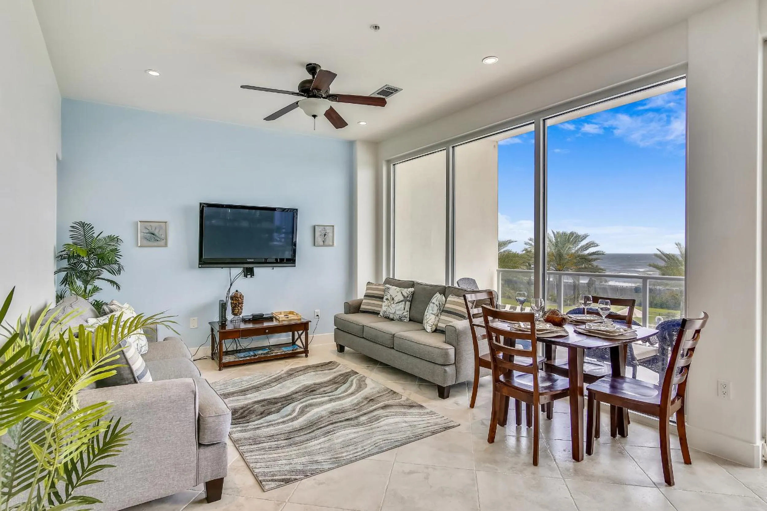Living room in Diamond Beach 312-Island Jewel