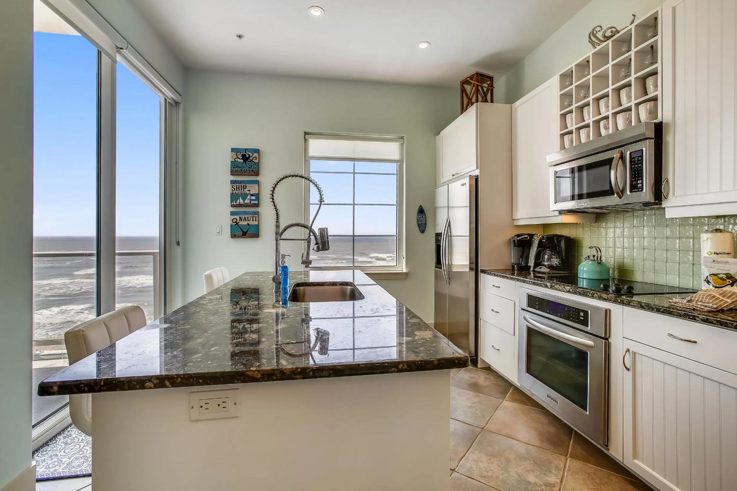 Kitchen or kitchenette in Diamond Beach 608-Blue Lagoon