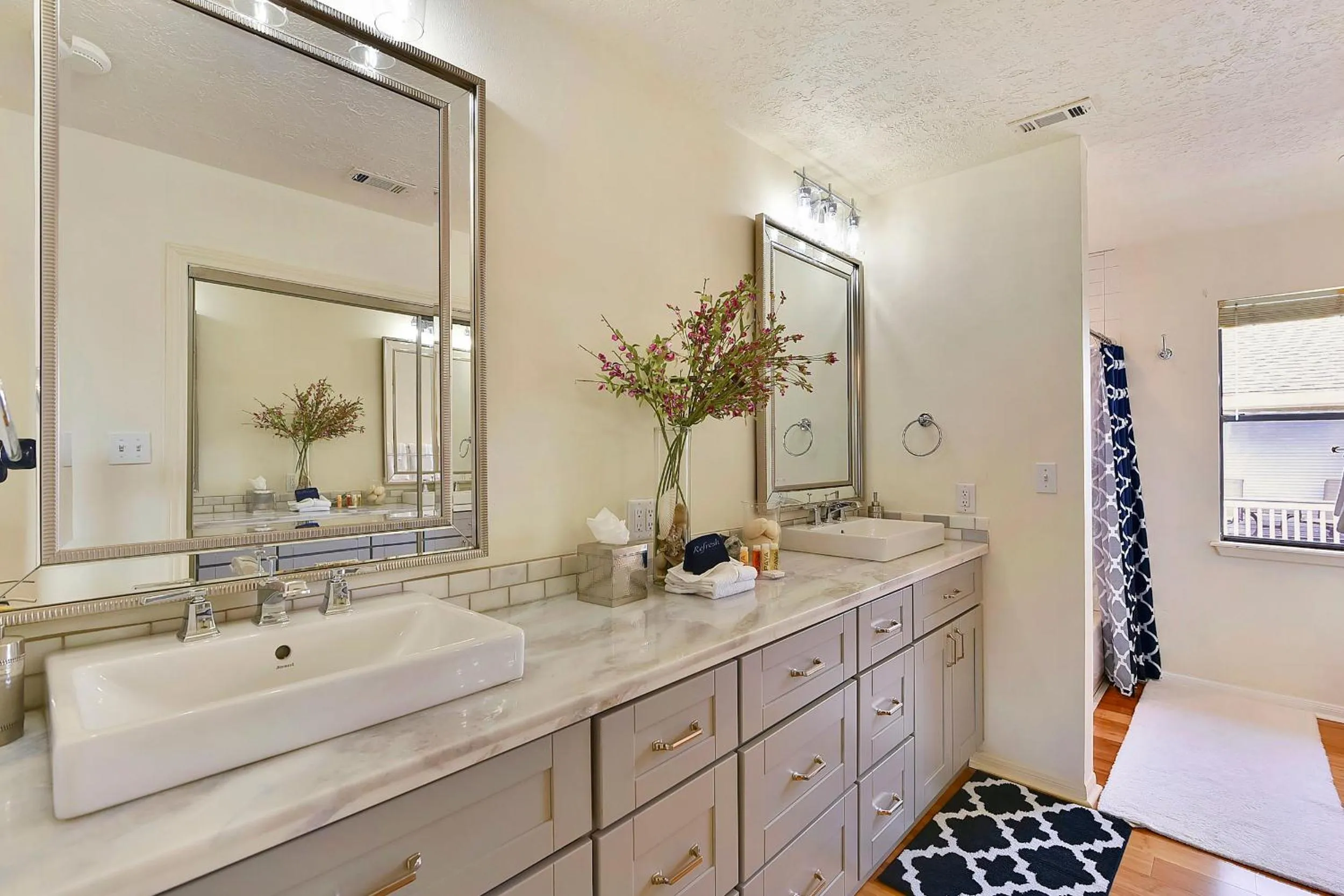 Kitchen or kitchenette in All Decked Out