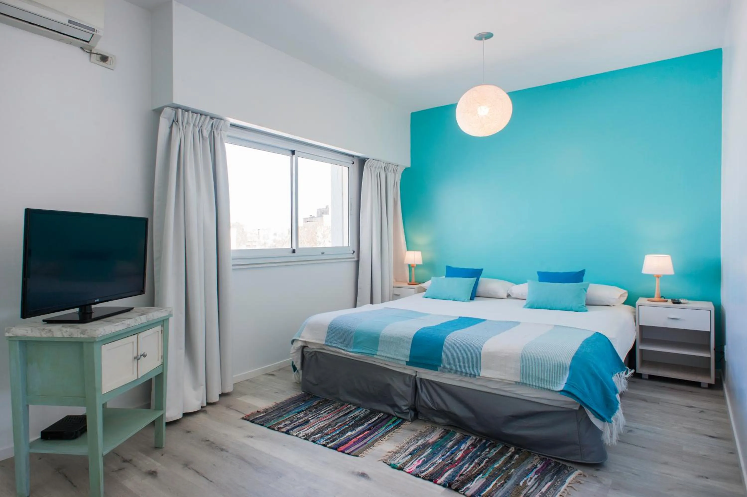 Bed in Soho Point Central