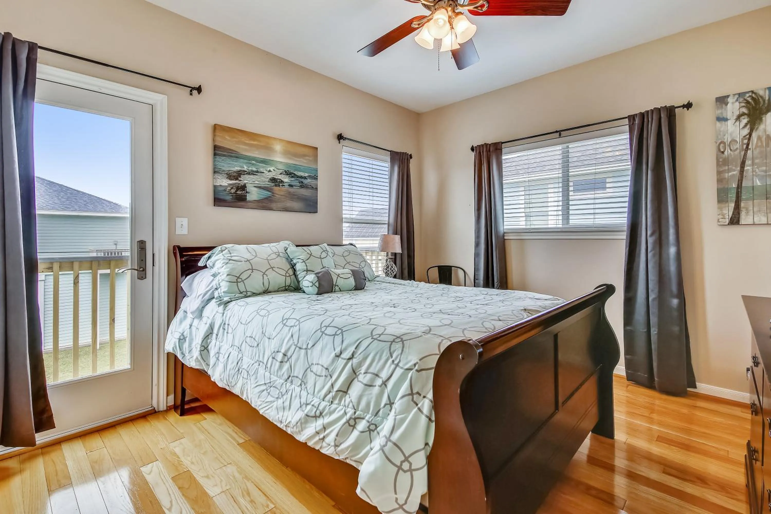 Bedroom, Bed in Sunflower Surf