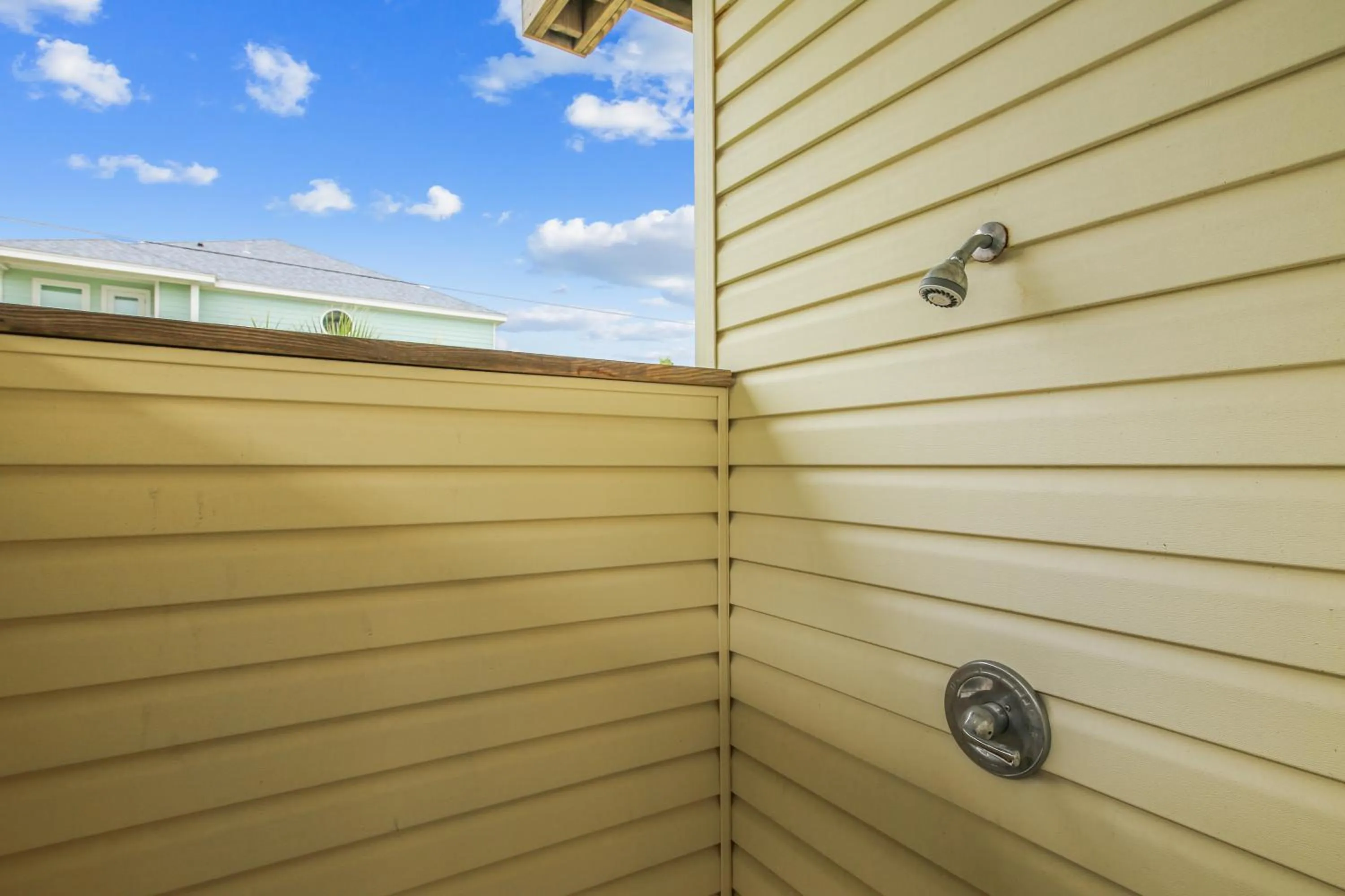 Property building in Sunflower Surf