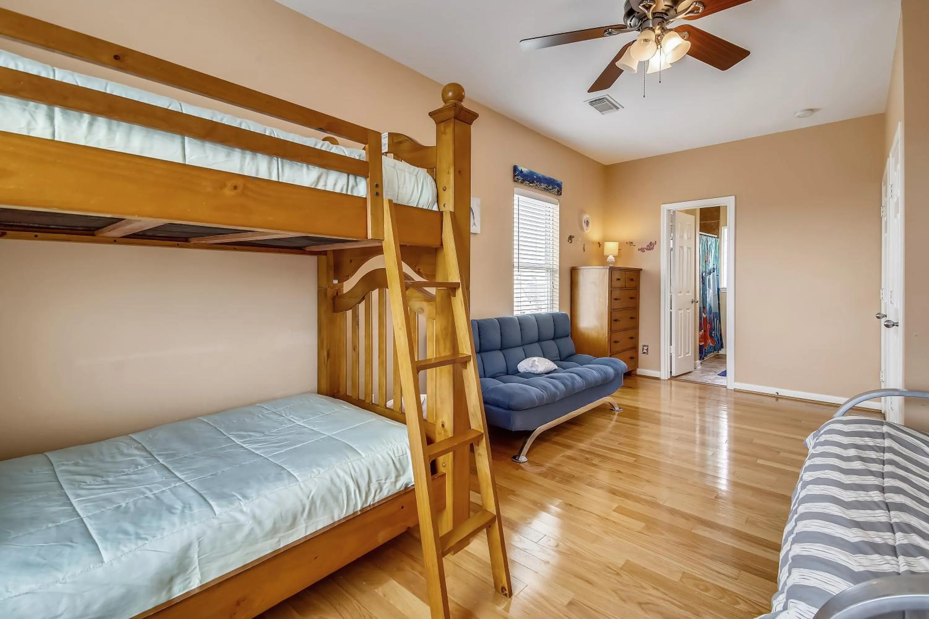 Property building, Bed in Sunflower Surf