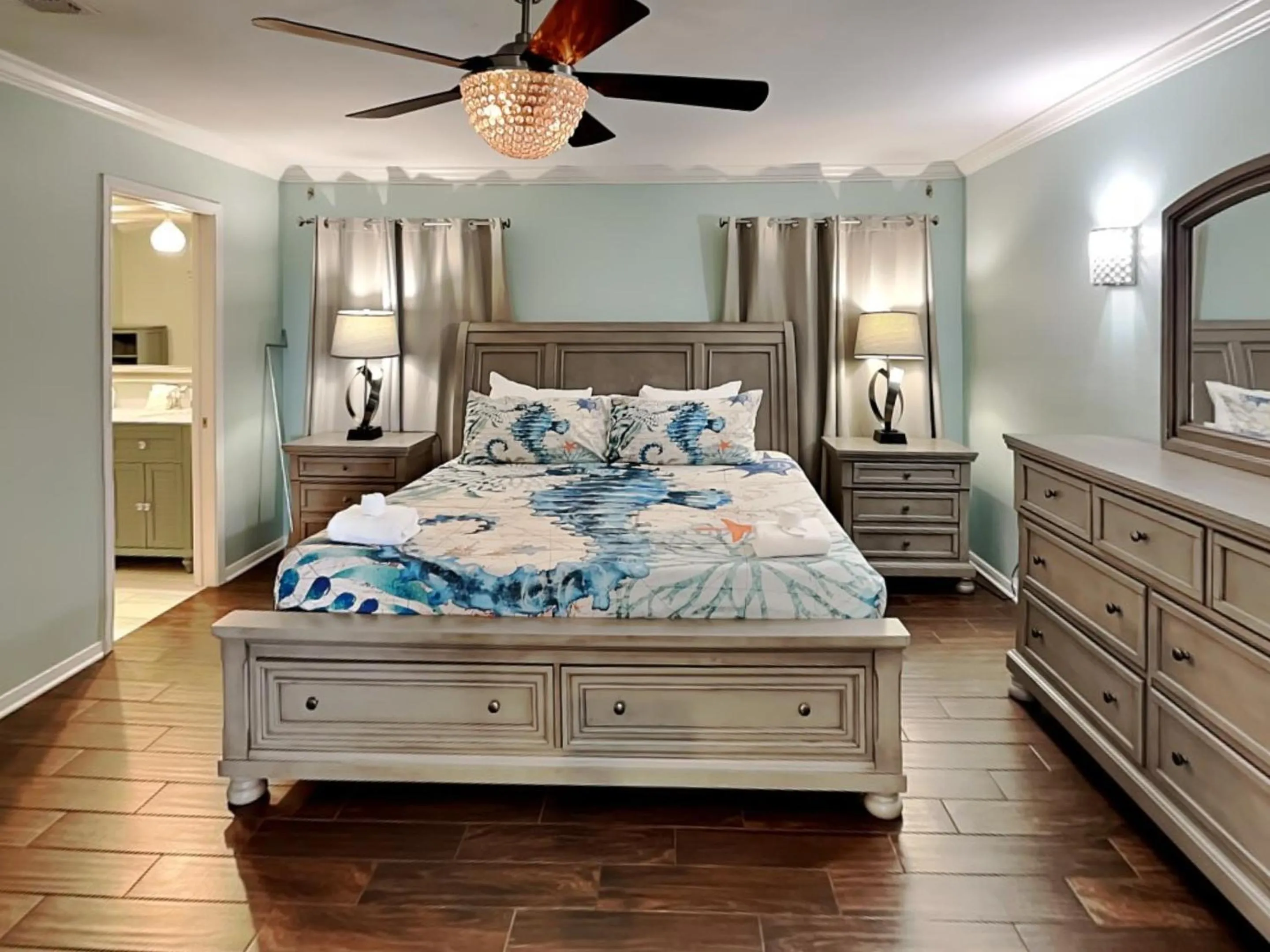 Bed in Harbor View Breeze