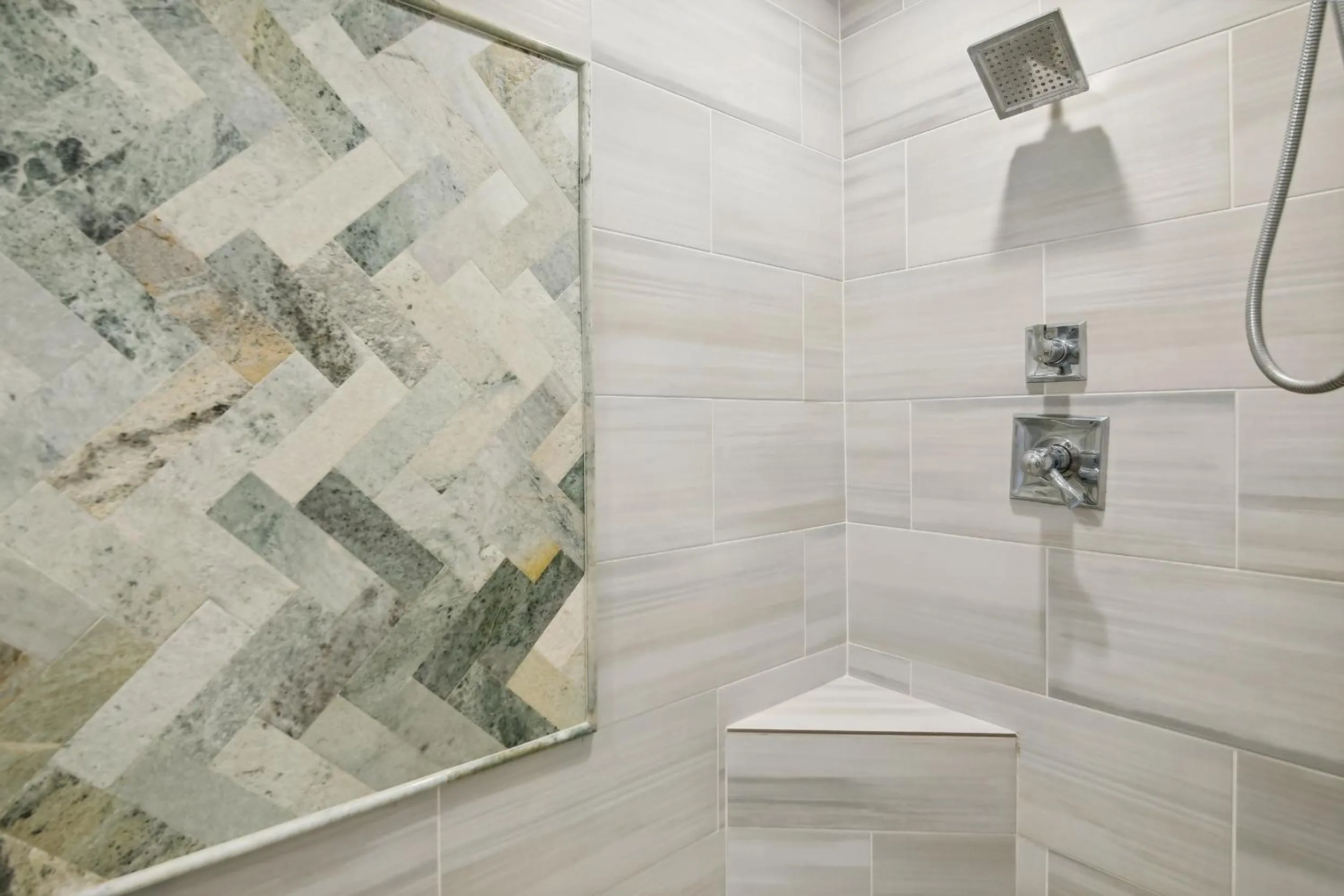 Property building in Harbor View Breeze