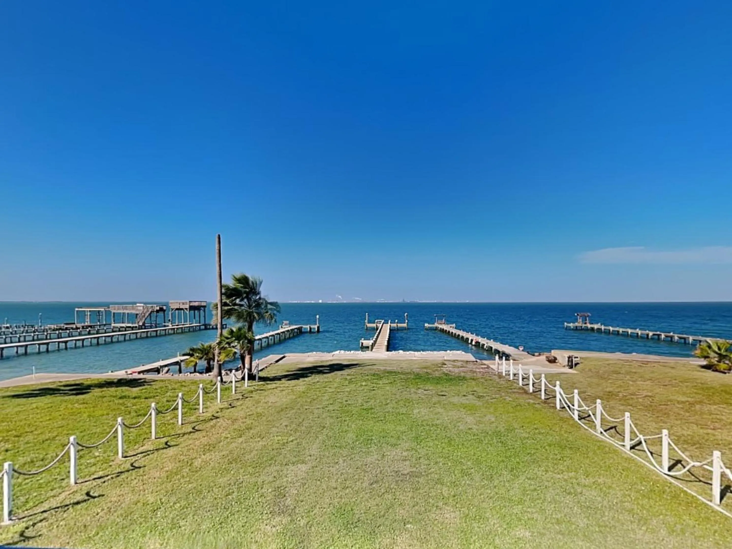 Property building in Harbor View Breeze