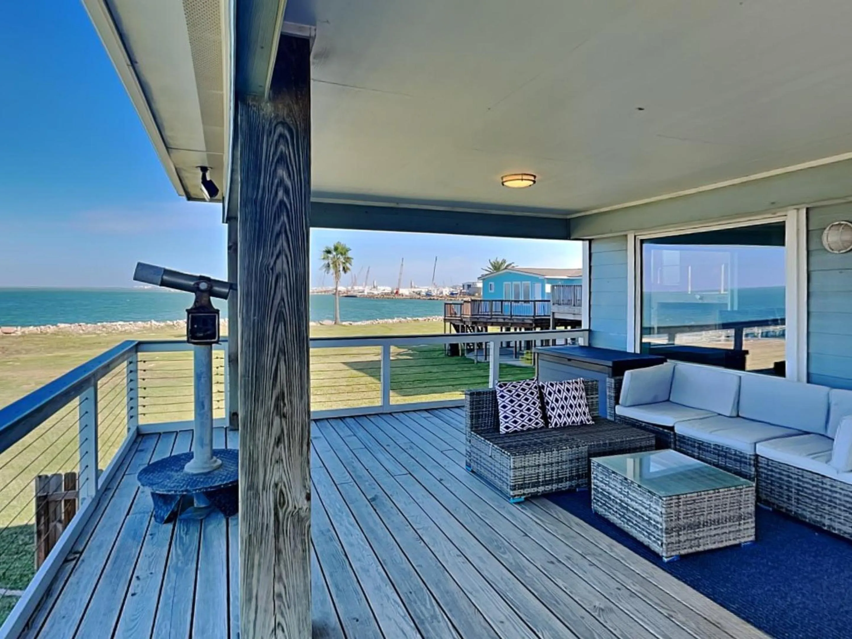 Property building in Harbor View Breeze