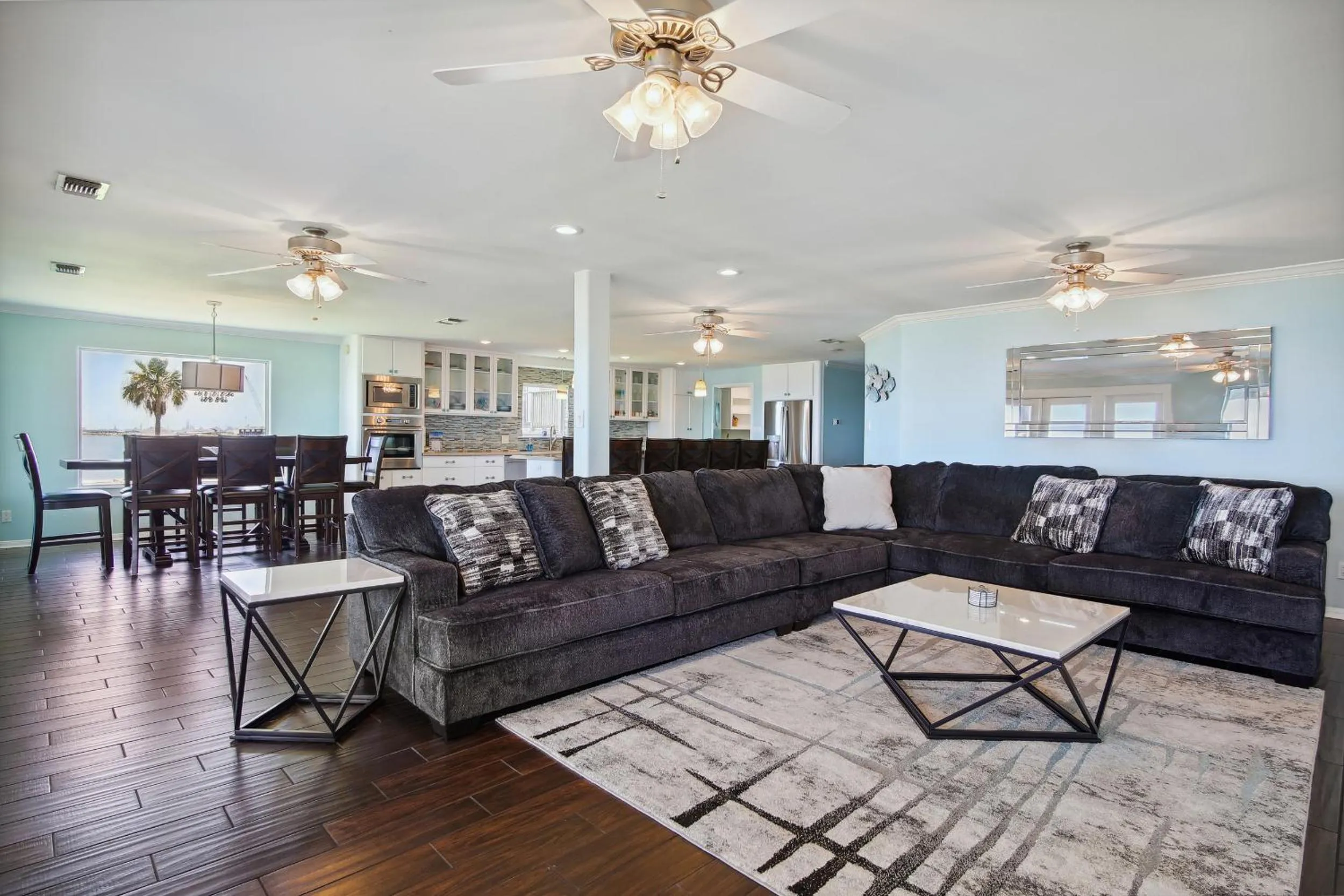 Property building in Harbor View Breeze